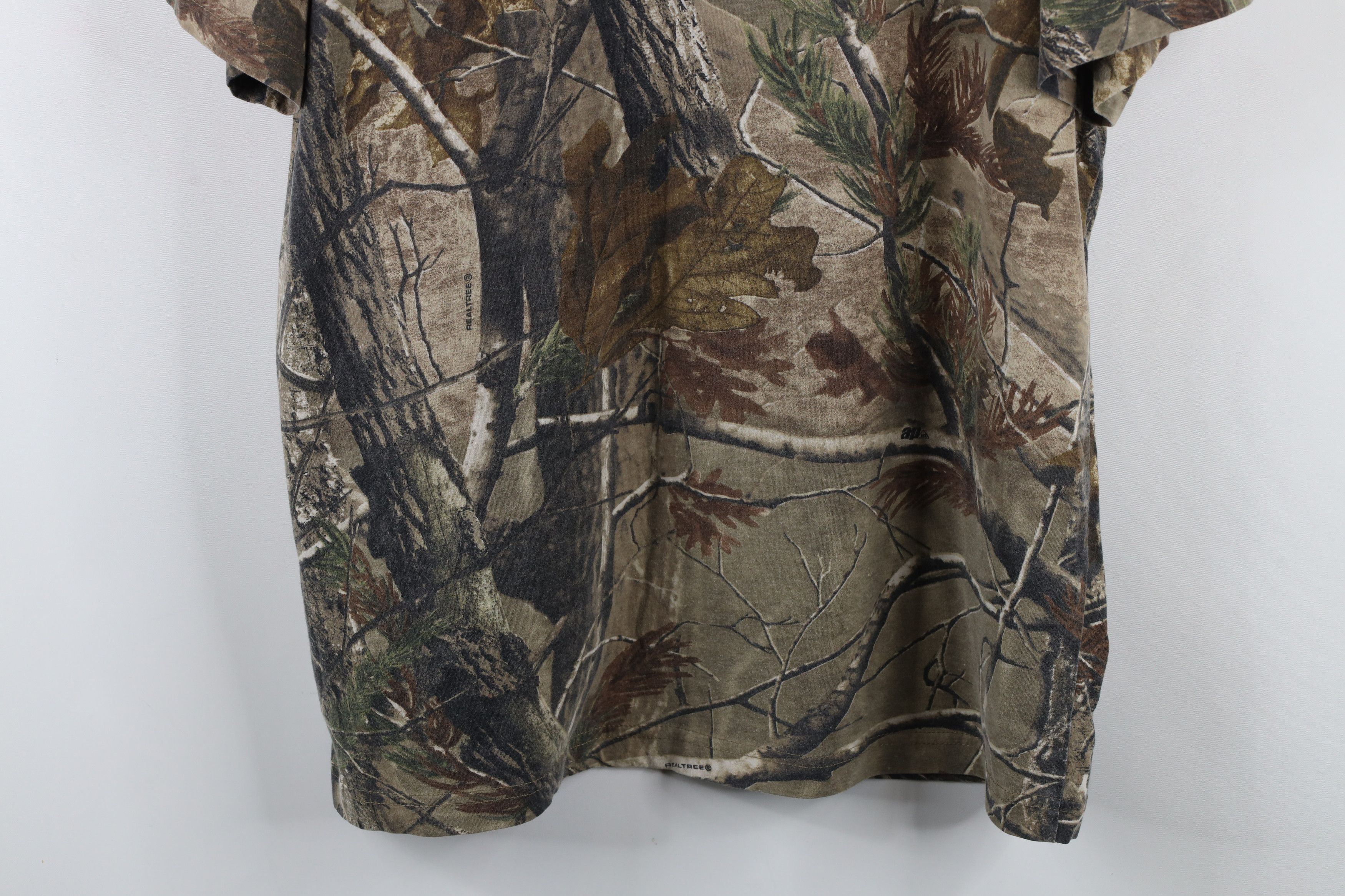 Vintage Vintage Streetwear Realtree Camouflage Short Sleeve T-Shirt Size US XL / EU 56 / 4 - 3 Thumbnail