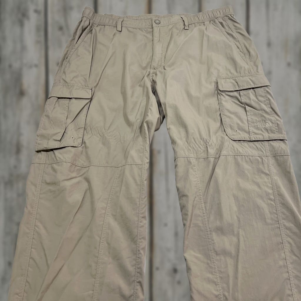 The North Face The North Face Pants Mens 38X31 Beige Flat Front Straight Leg Cargo Pockets Size US 38 / EU 54 - 1 Thumbnail