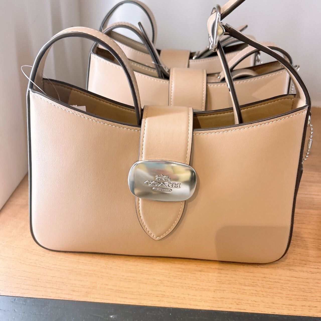 image of Coach Eliza Shoulder Bag Cp004 in Silver/Taupe, Women's