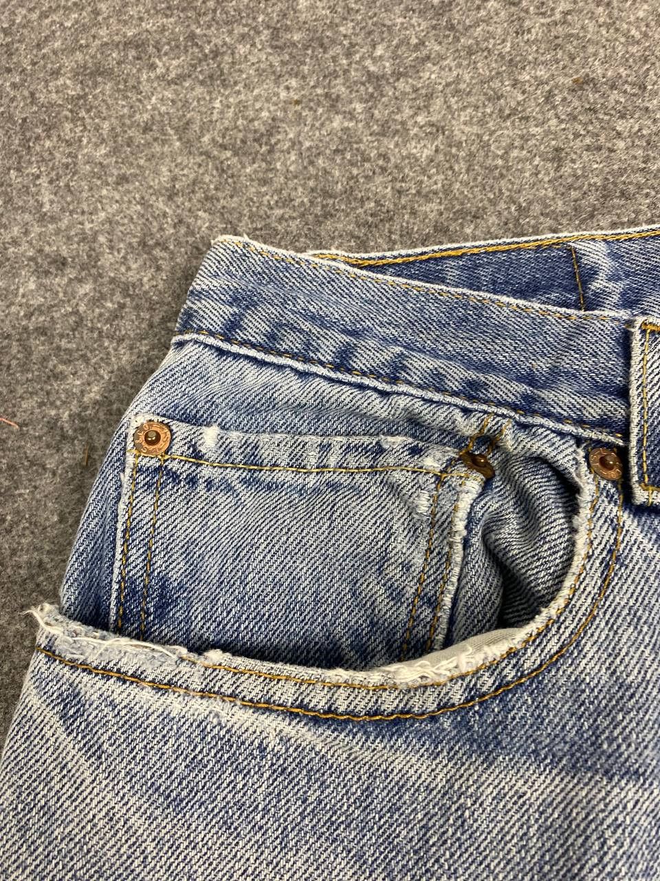 Levi's vintage levis 560 comfort fit distressed denim Size US 36 / EU 52 - 10 Thumbnail
