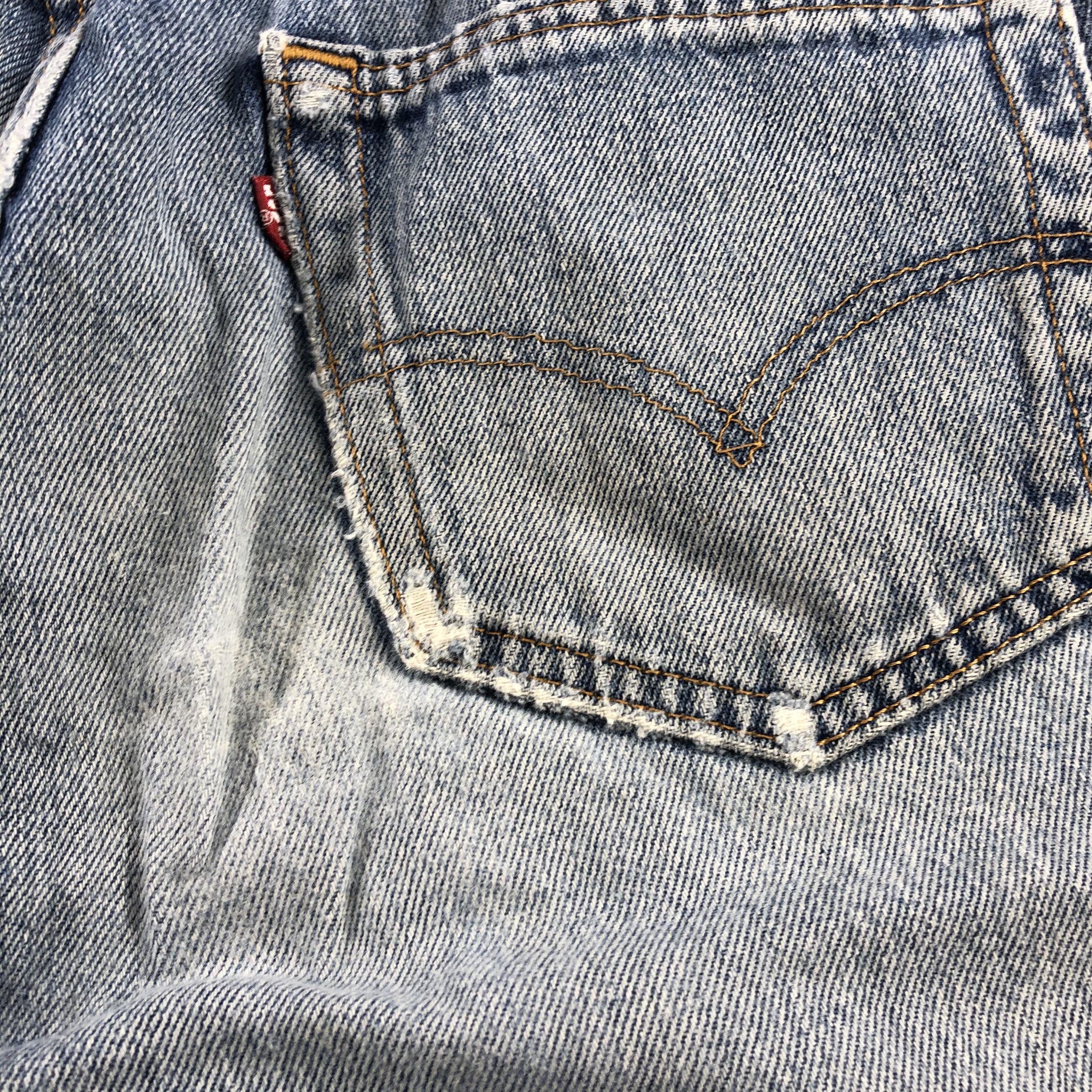 Levi's 90s Vintage Light Wash Levis 501 Jeans-J2194 Size US 31 - 7 Thumbnail