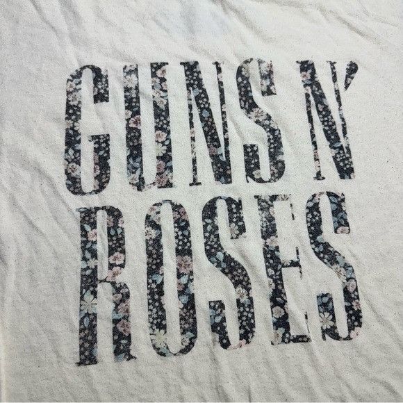 Band Tees NEW GUNS N’ ROSES WOMEN’S T-SHIRT SZ EXTRA SMALL XS Size XS / US 0-2 / IT 36-38 - 2 Thumbnail