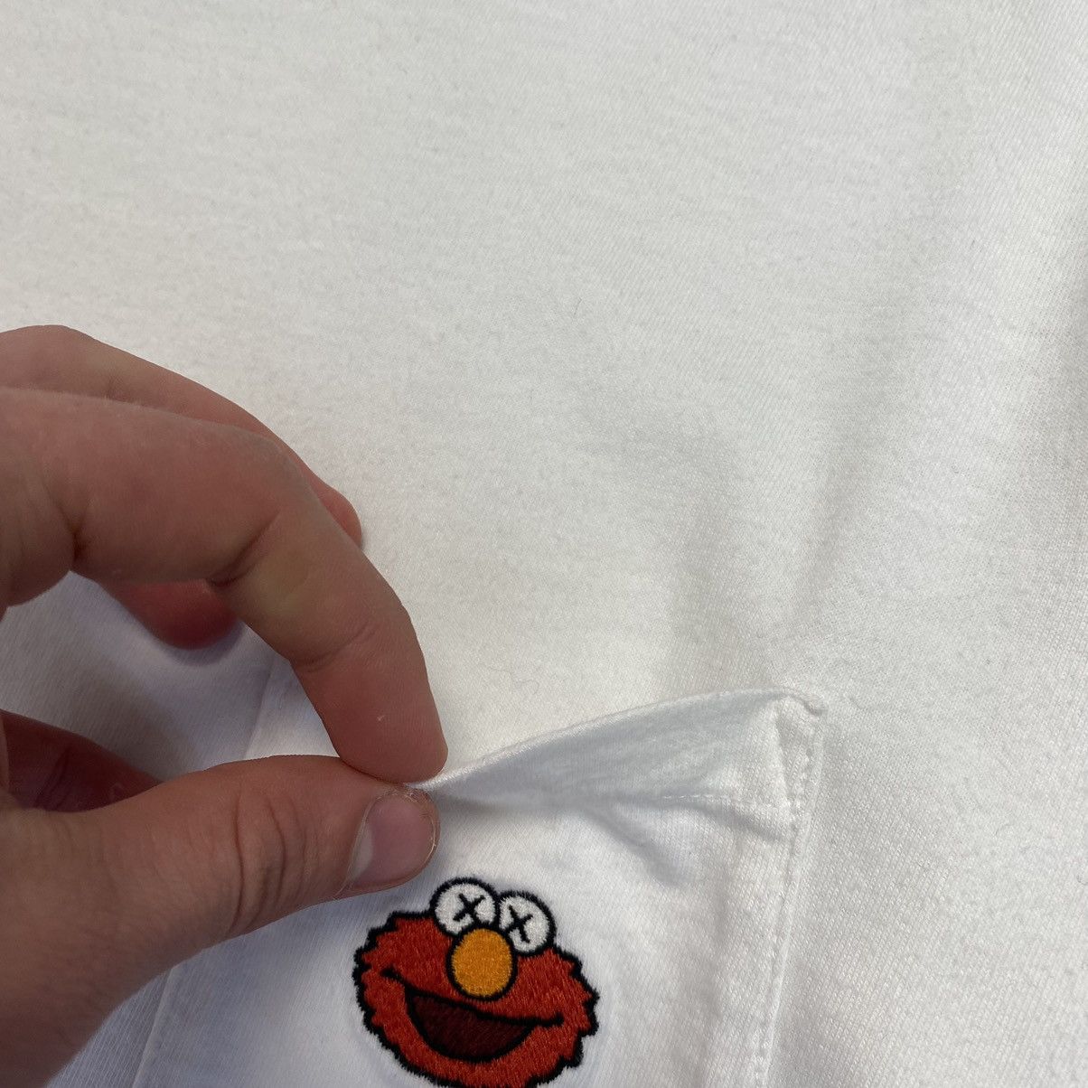 Uniqlo Designer Uniqlo x Kaws Small Basic logo white cartoon tee Size US XS / EU 42 / 0 - 5 Thumbnail