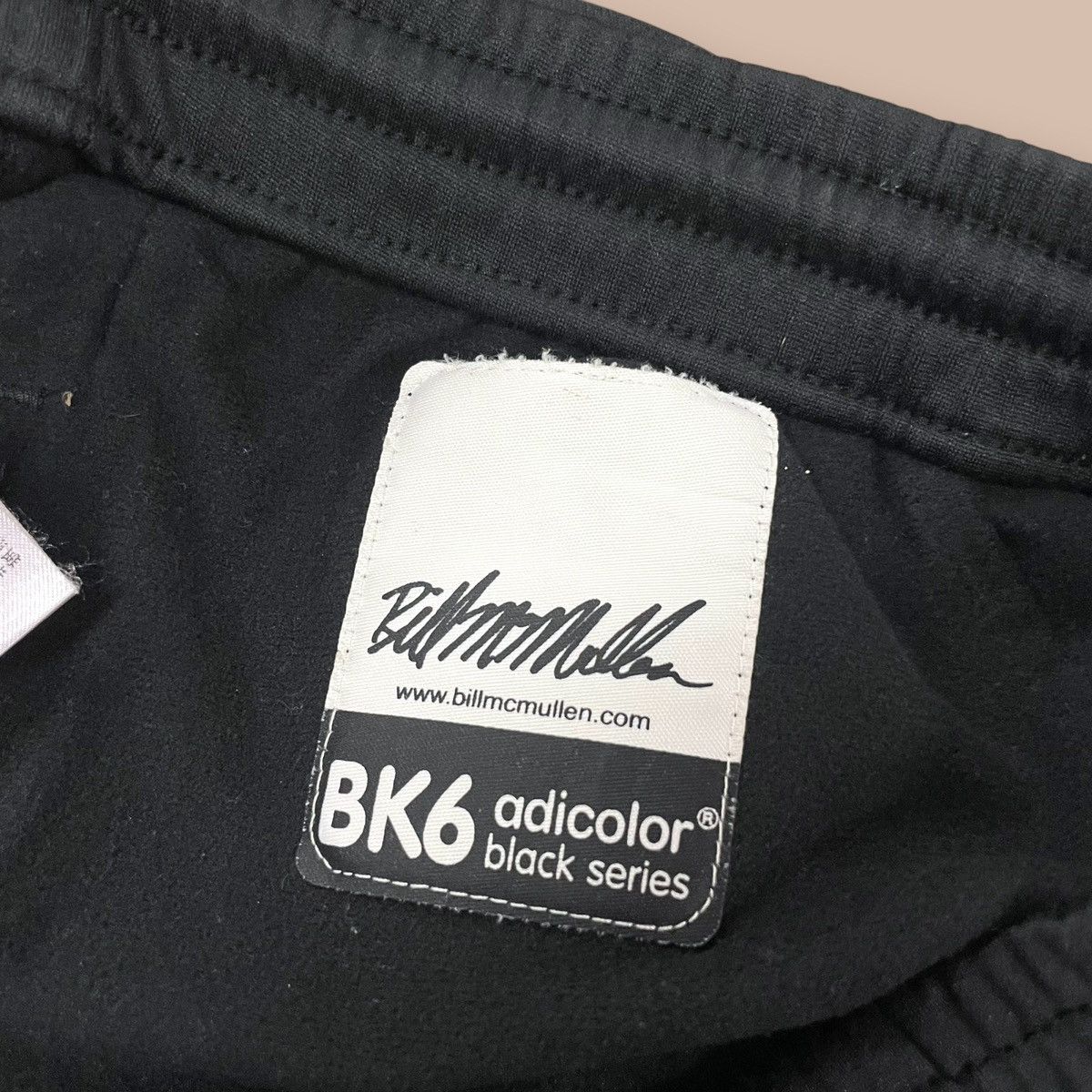 Adidas Adidas Adicolor NYC BK6 Black Series Sweatpants Size US 32 / EU 48 - 14 Thumbnail
