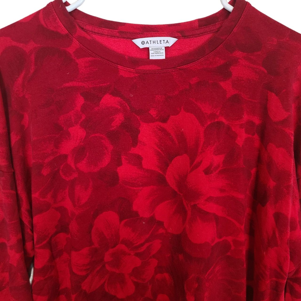 Athleta Athleta Sweatshirt M Red Floral Balance Crewneck Pullover Size M / US 6-8 / IT 42-44 - 3 Thumbnail