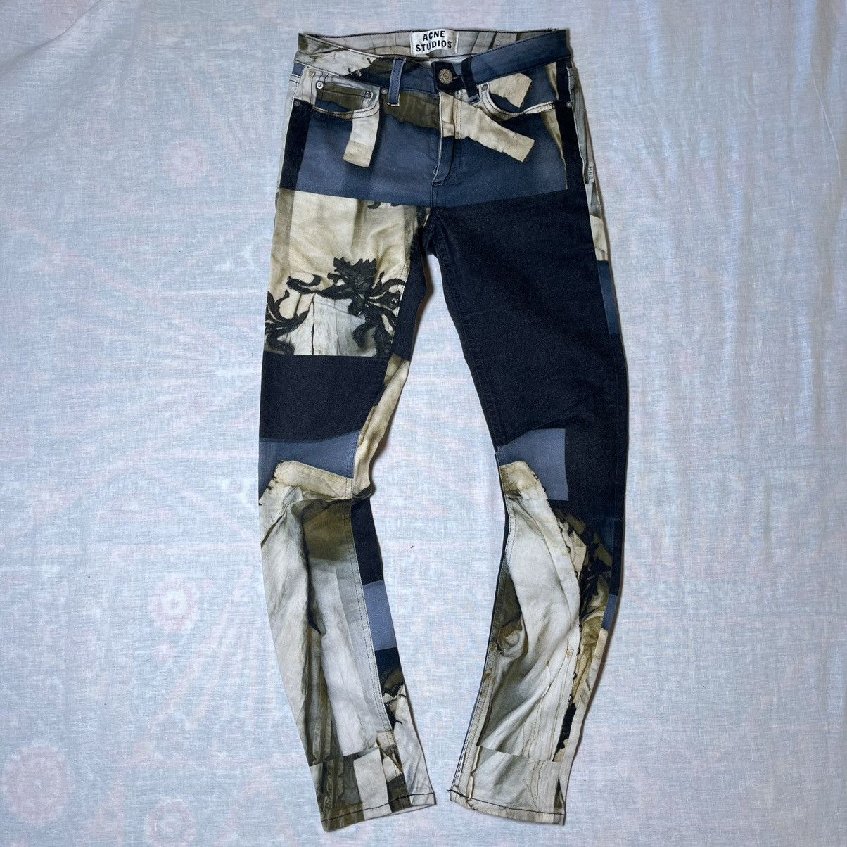 Acne Studios Acne Studios designer high fashion luxury jeans with print🌌 Size 27" / US 4 / IT 40 - 2 Thumbnail