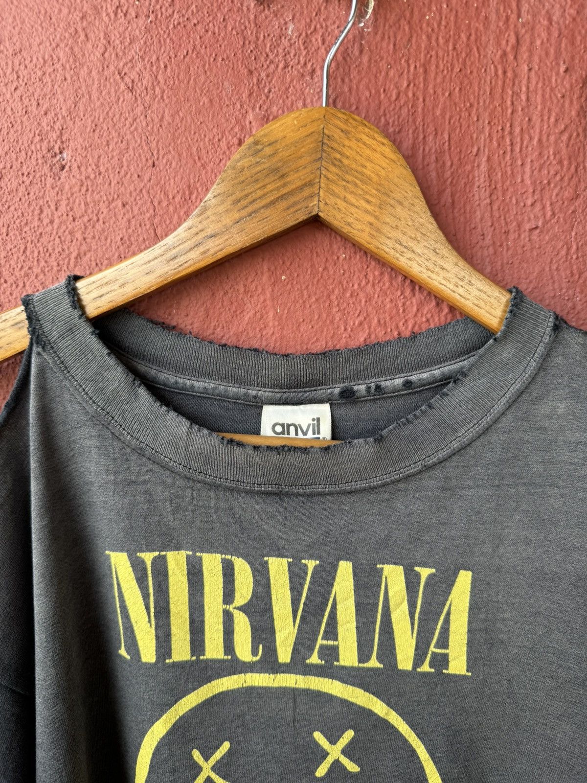 Band Tees Vintage Grunge Trash Y2K Sunfaded Nirvana Smiley 2003©️ Size US S / EU 44-46 / 1 - 7 Thumbnail
