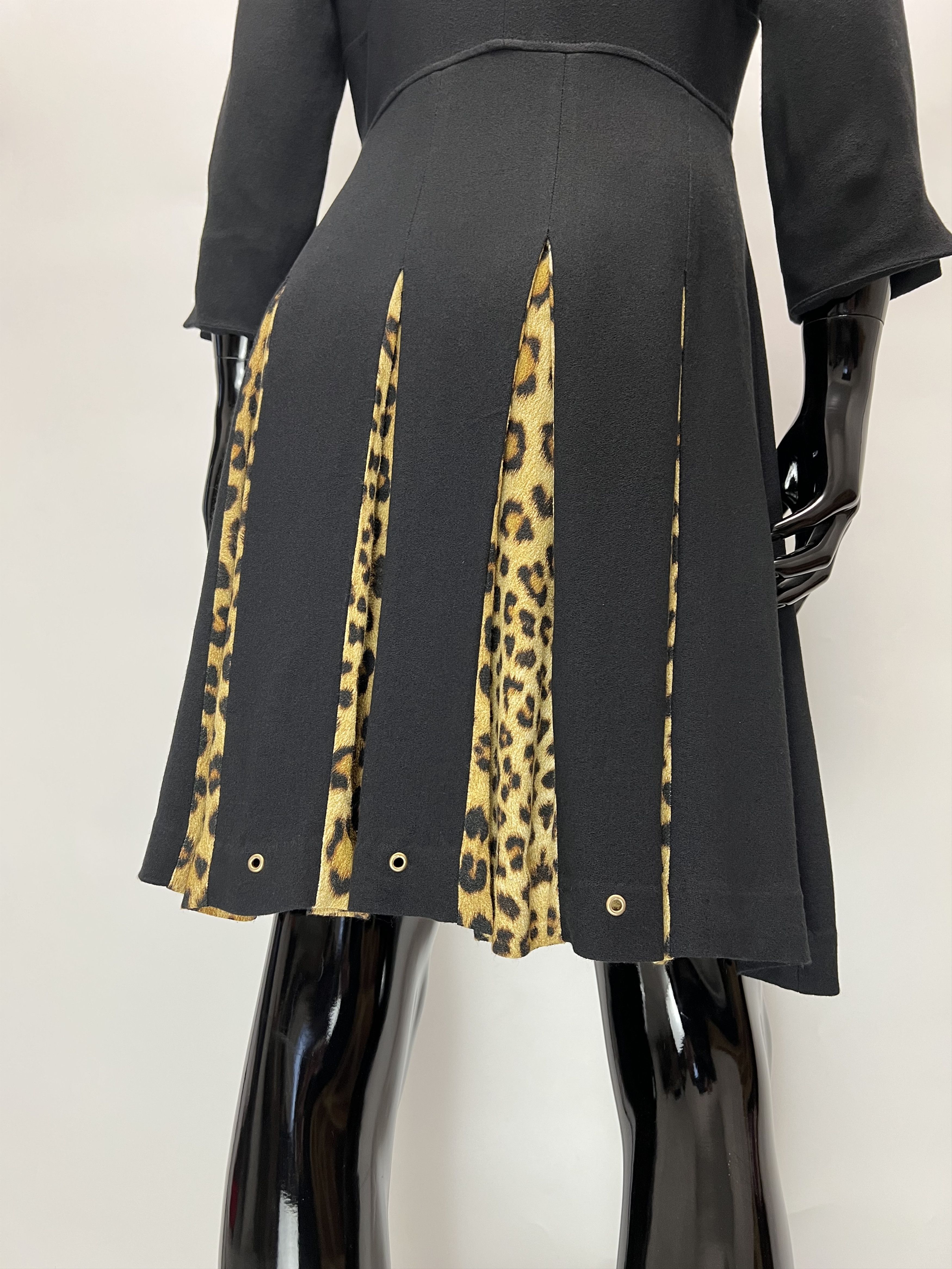 Cavalli Class Cavalli Class 3/4 Sleeve V-Neck Pleated Dress Leopard Print Size M / US 6-8 / IT 42-44 - 6 Thumbnail