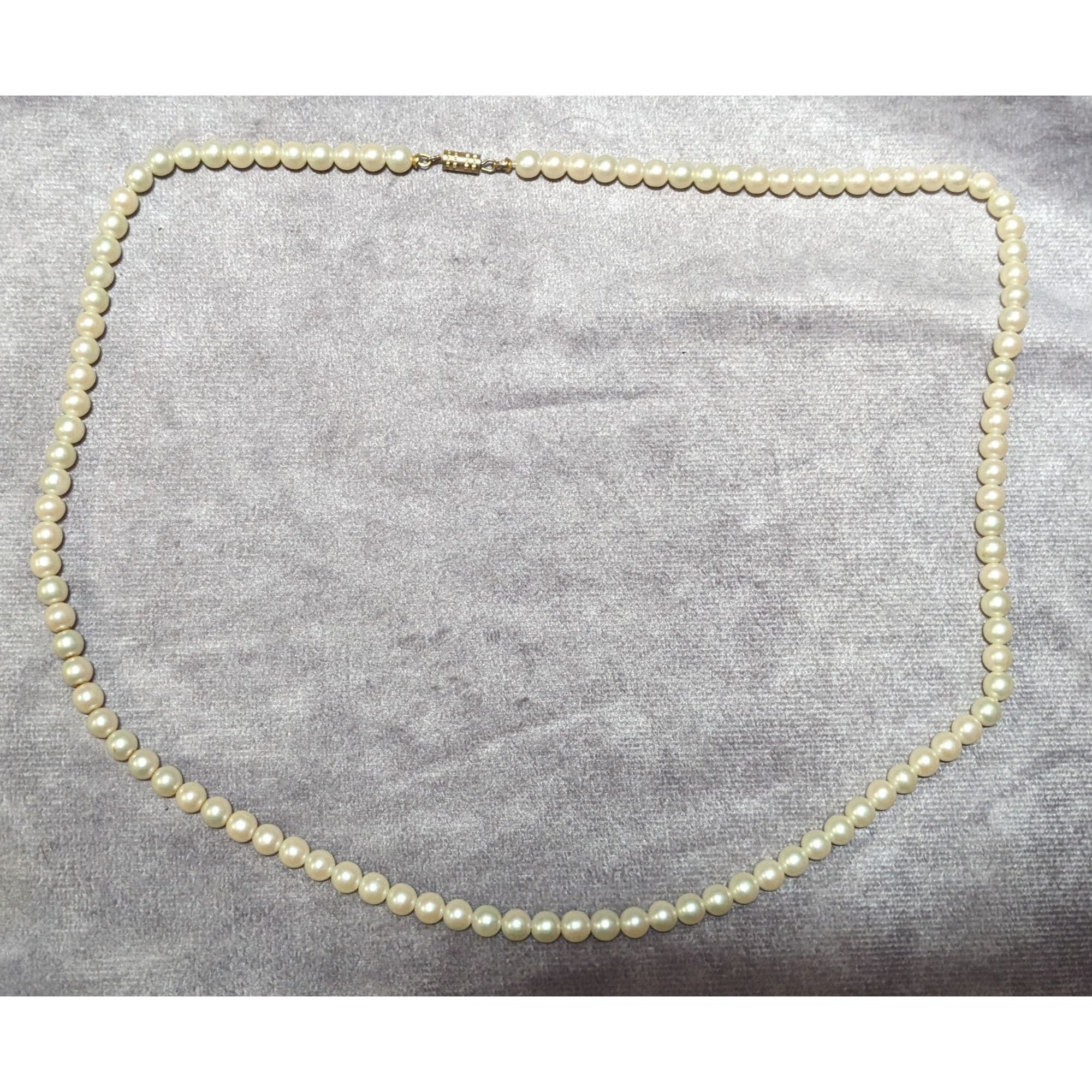 Other Vintage Simple Faux Pearl Necklace With Gold Tone Barrel Cla Size ONE SIZE - 7 Thumbnail