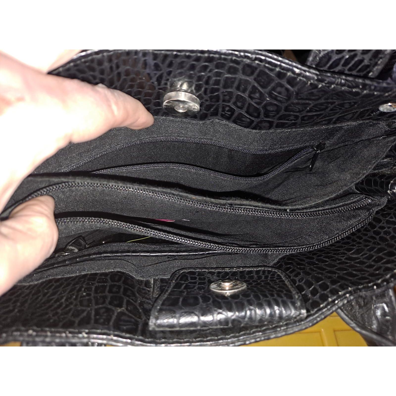 Liz Claiborne Liz Claiborne Faux Snake Skin Black Satchel Hand Bag Shoulde Size ONE SIZE - 9 Thumbnail