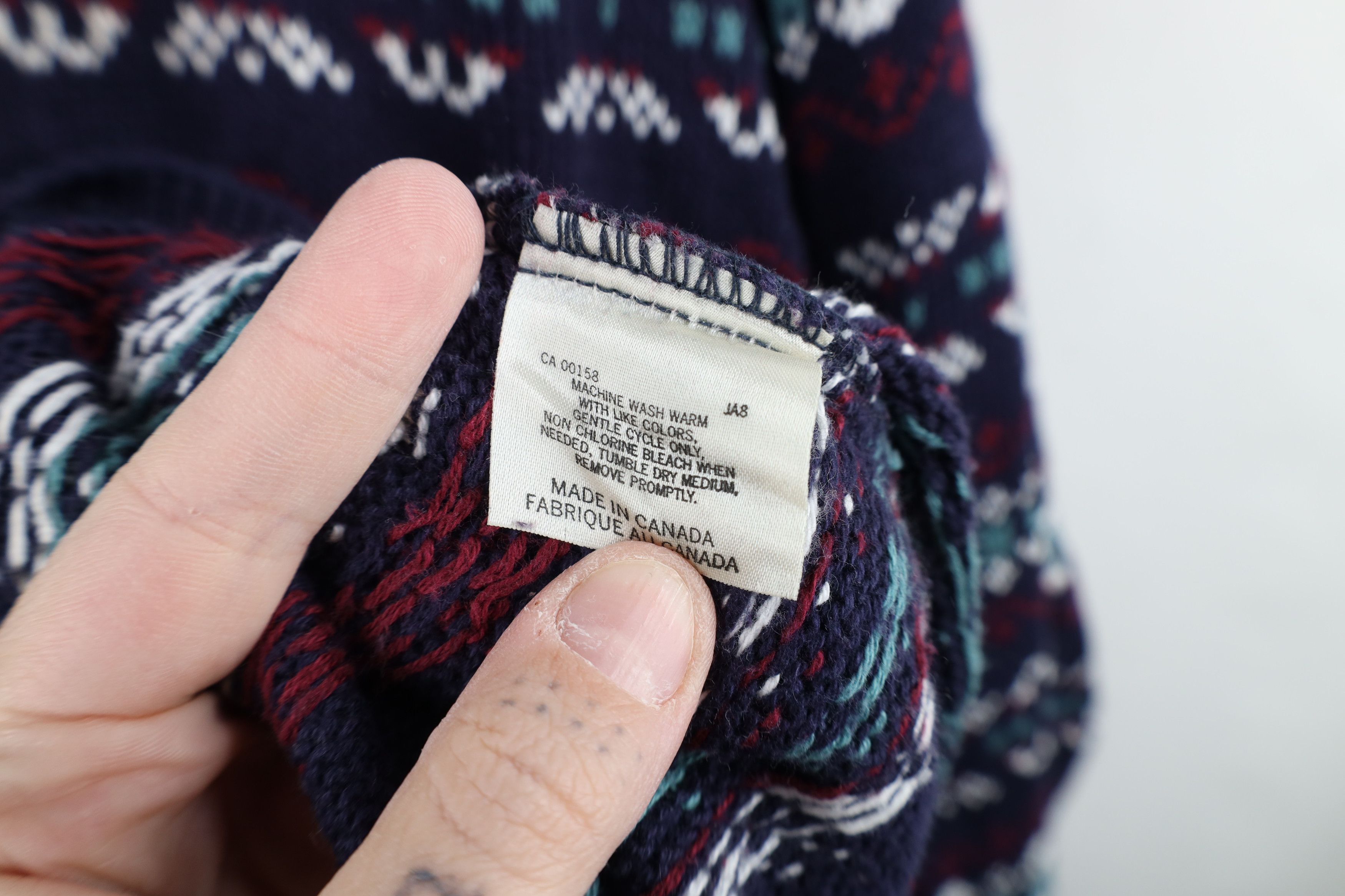 Vintage Vintage 90s Streetwear Cotton Fair Isle Knit V-Neck Sweater Size US XXL / EU 58 / 5 - 7 Thumbnail