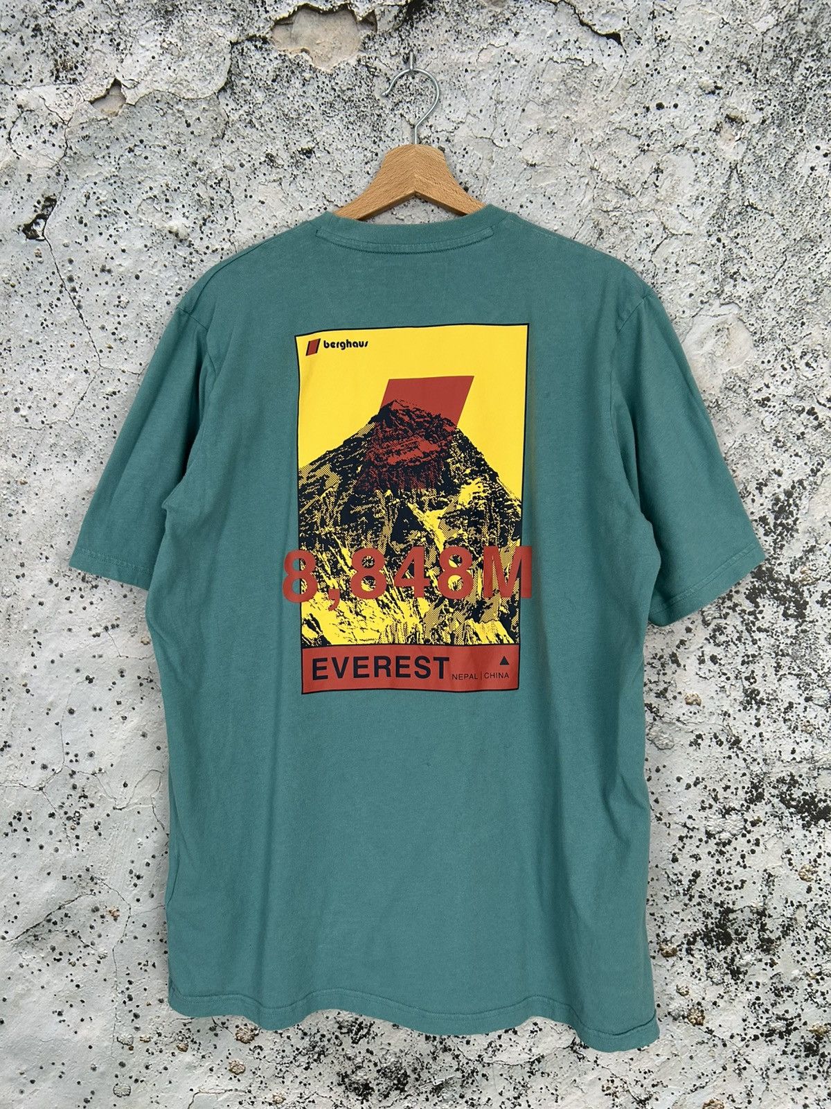 Berghaus Berghaus Everest Graphic Outdoor Tee Streetwear Rap Baggy Size US L / EU 52-54 / 3 - 1 Thumbnail