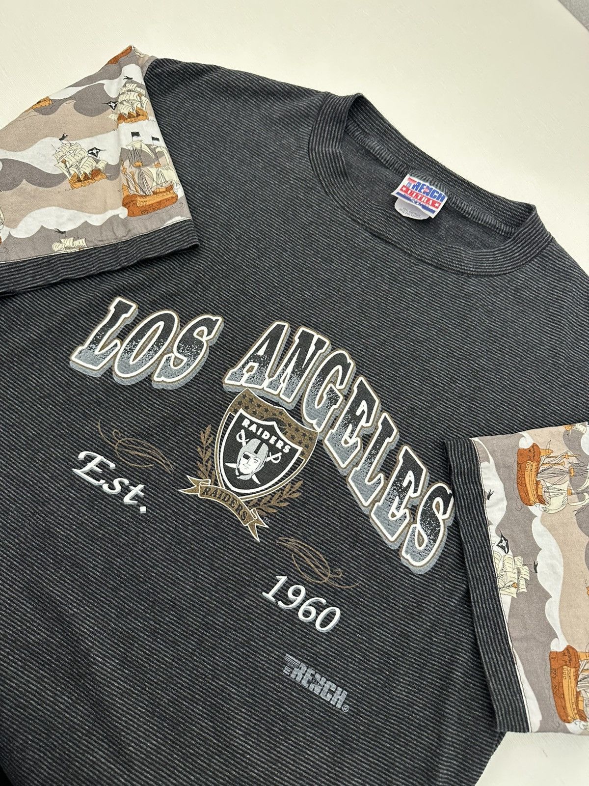 Trench USA Vintage 90's Los Angeles Raiders Stripe Tshirt Size XL USA Size US XL / EU 56 / 4 - 1 Thumbnail