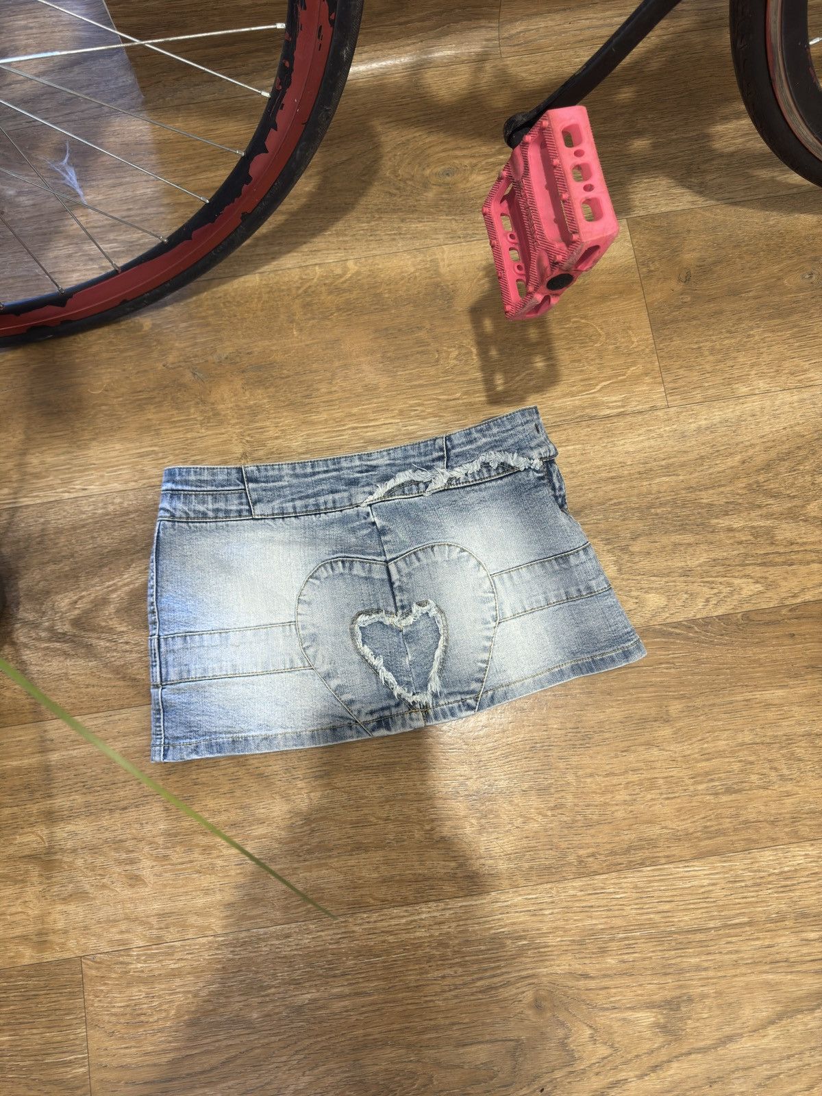 Topshop VINTAGE TOPSHOP DISTRESSED HURTS BLUE MINI DENIM SKIRT Size 30" / US 8 / IT 44 - 5 Thumbnail