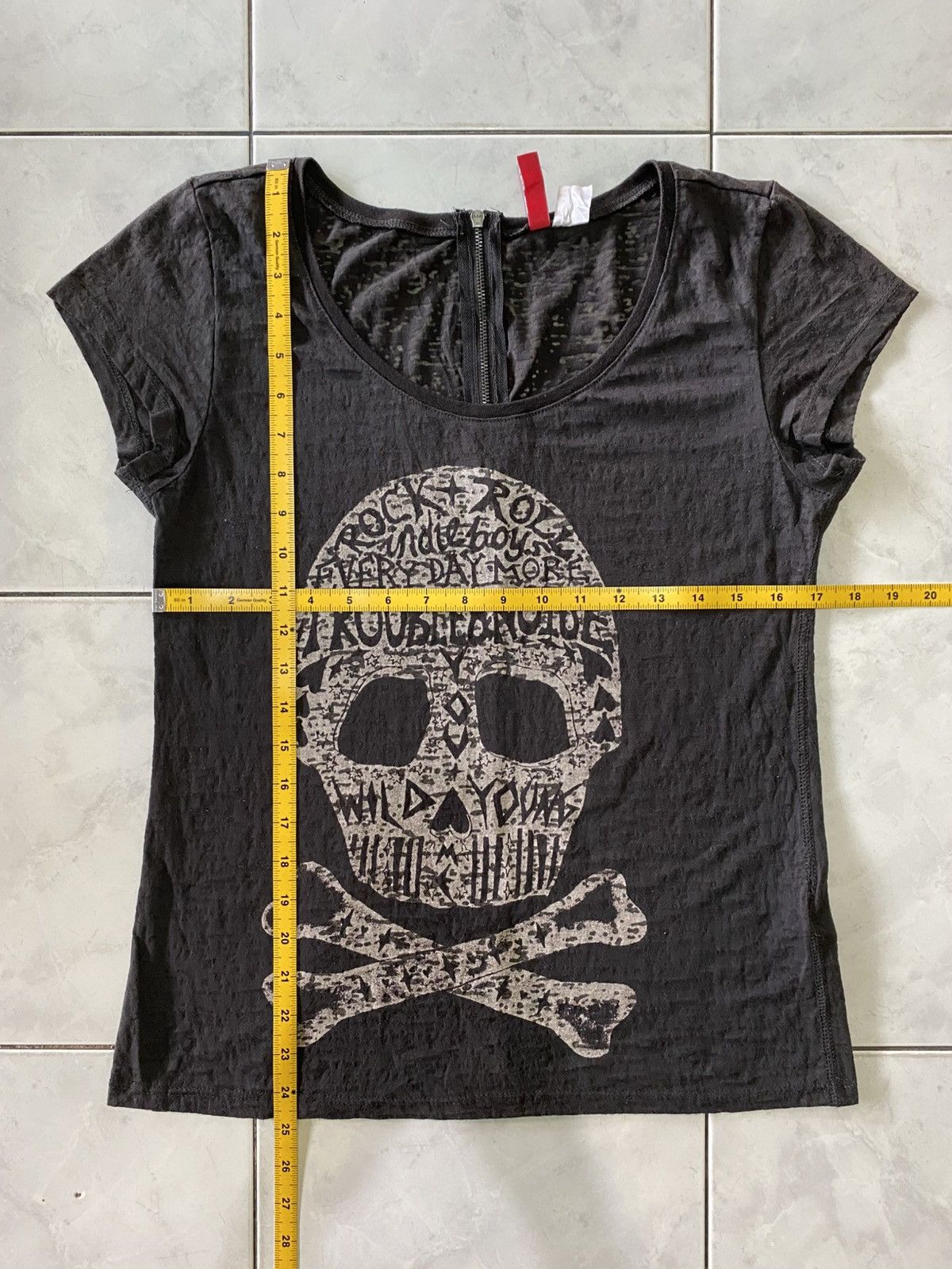 Divided Divided Skull & Crossbones Distressed Rock Punk Aesthetic Size M / US 6-8 / IT 42-44 - 19 Thumbnail