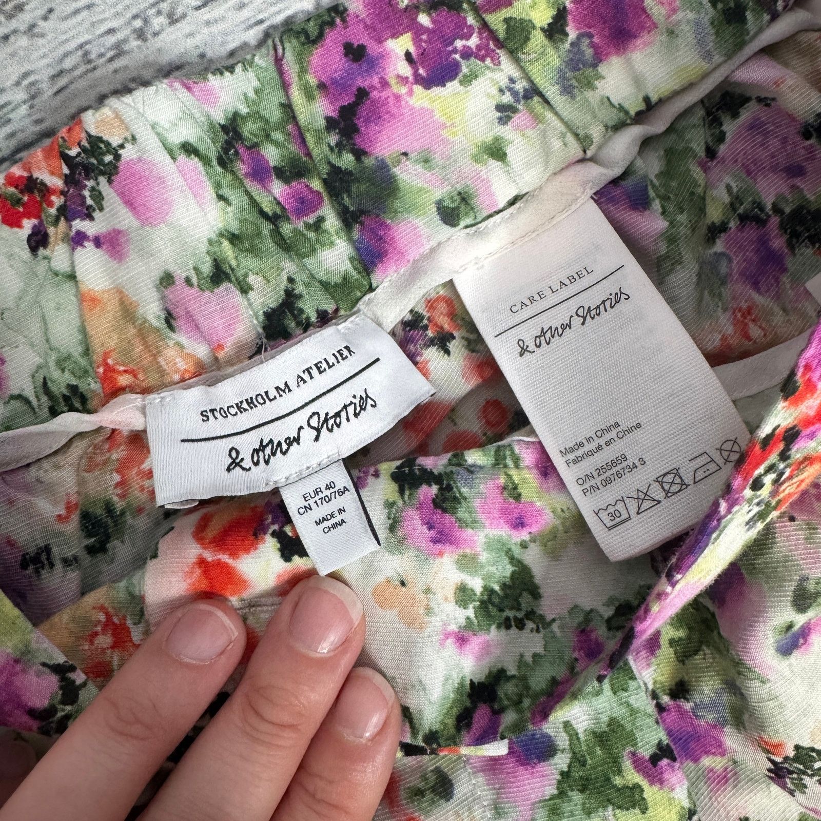 & Other Stories & Other Stories Wide Floral Print Shorts size 10 US Size 32" / US 10 / IT 46 - 4 Thumbnail