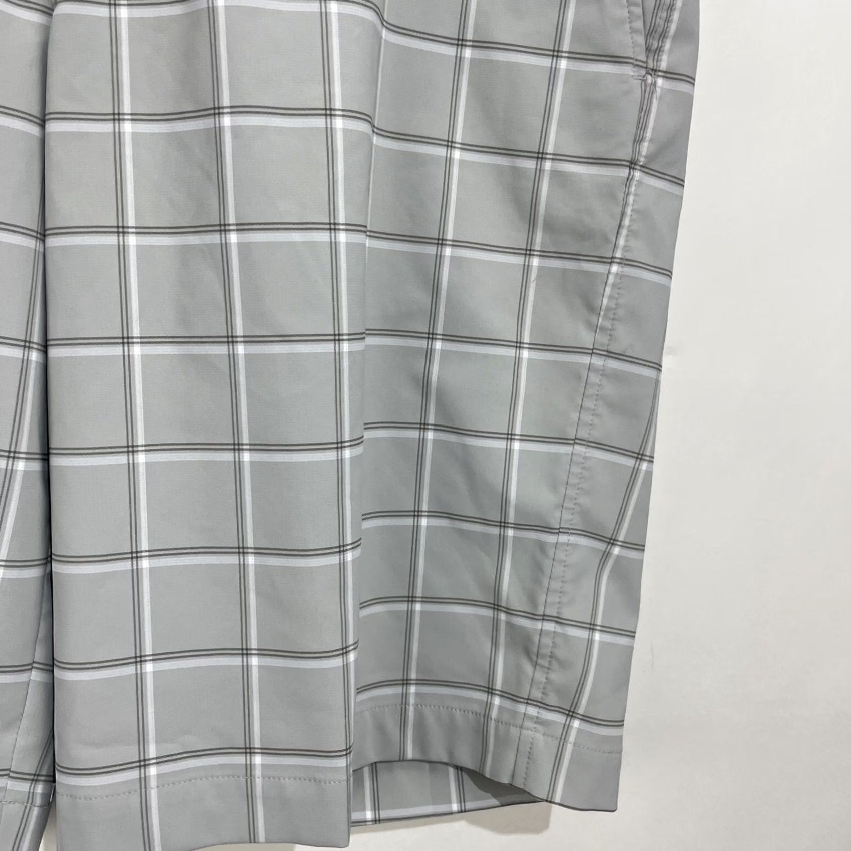 Nike Nike Golf Men’s Shorts Bermuda 35 White Grey Plaid Flat Front Dri Fit Casual Summer Spring Fall Mens Size US 35 - 5 Thumbnail