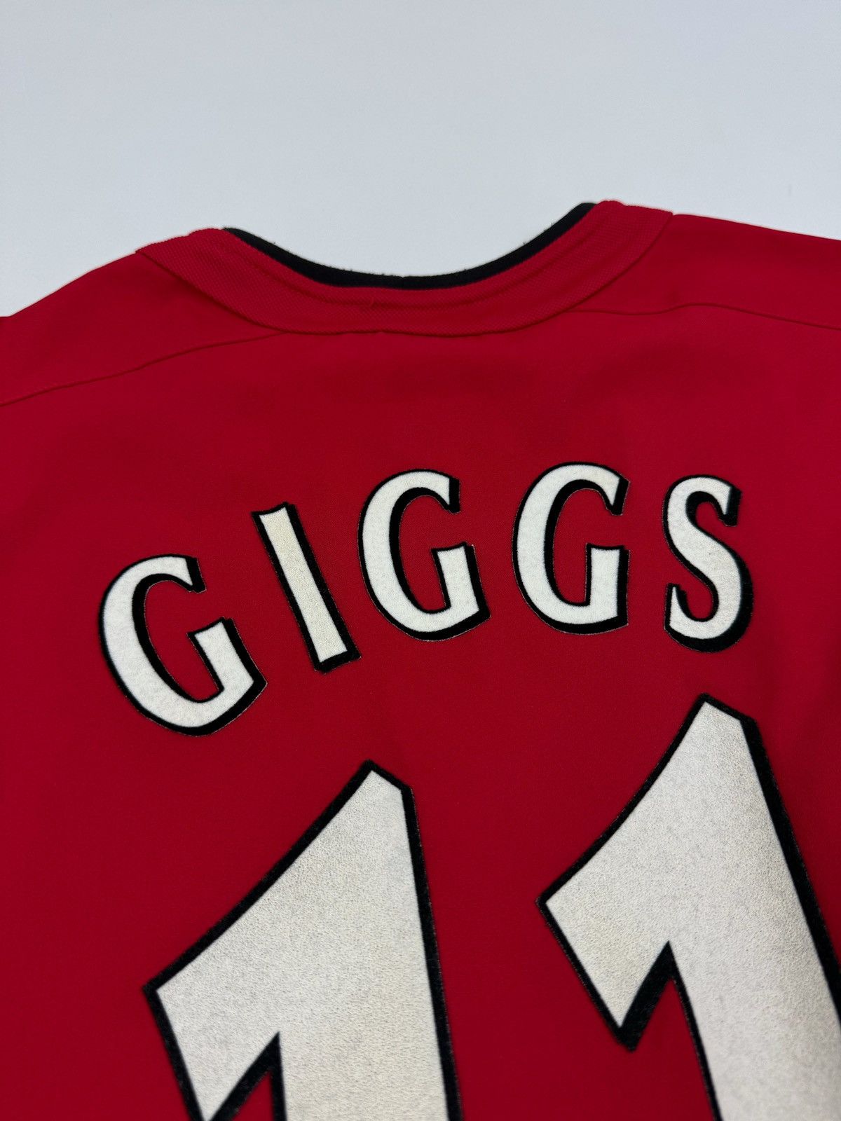 Vintage 2002-04 Vintage Nike Manchester United #11 Ryan Giggs Jersey Size US M / EU 48-50 / 2 - 3 Thumbnail