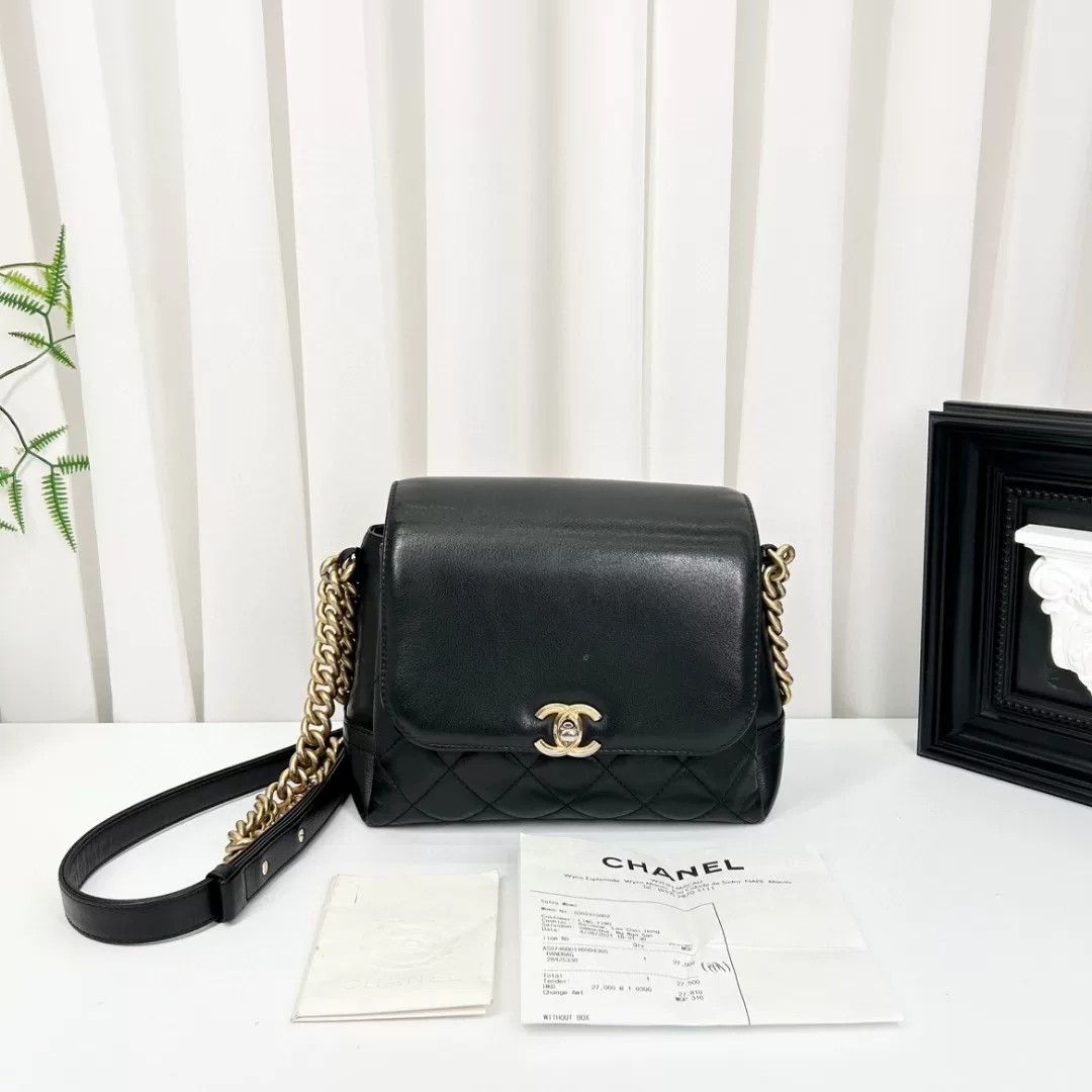 Chanel Pre-loved Bag Very good condition Size ONE SIZE - 1 Thumbnail