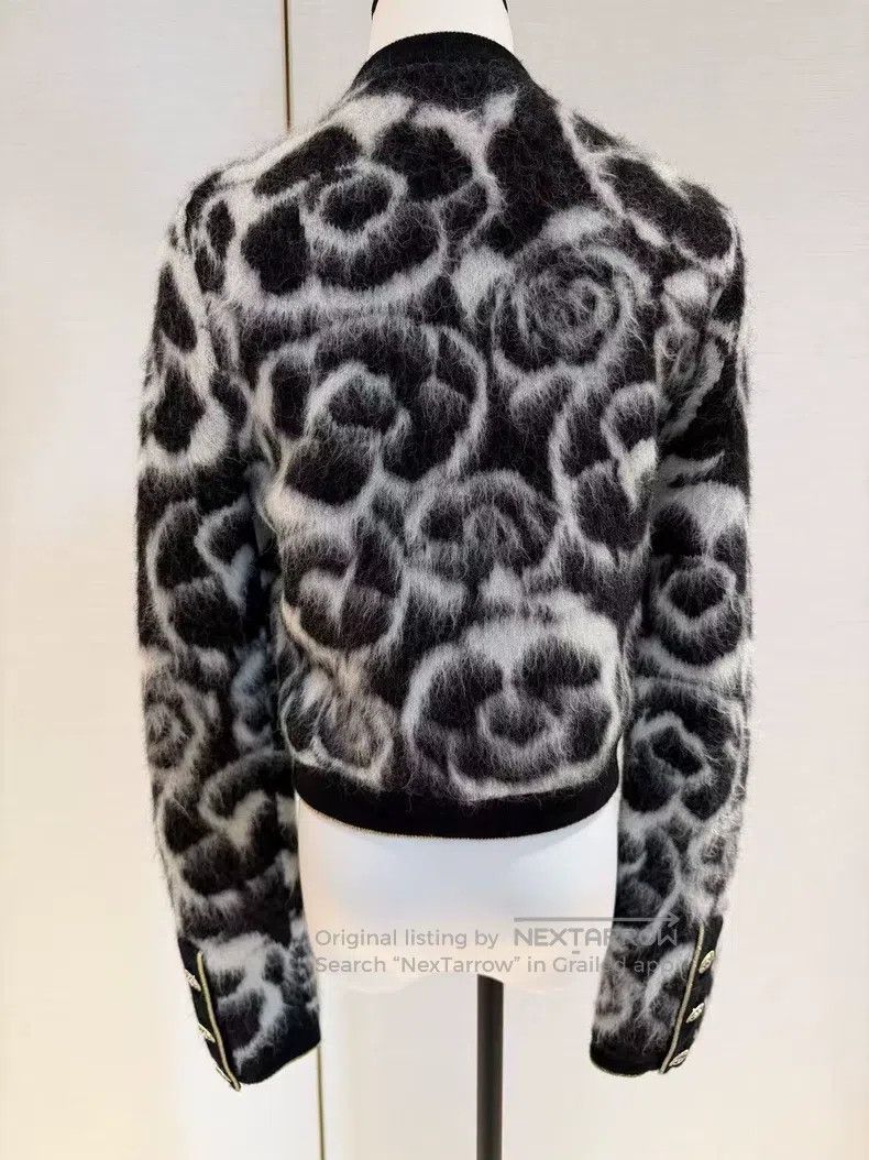 Chanel Chanel 20A Kangpeng Street Camelia Flower Gold Button Swea Size XS / US 0-2 / IT 36-38 - 2 Thumbnail