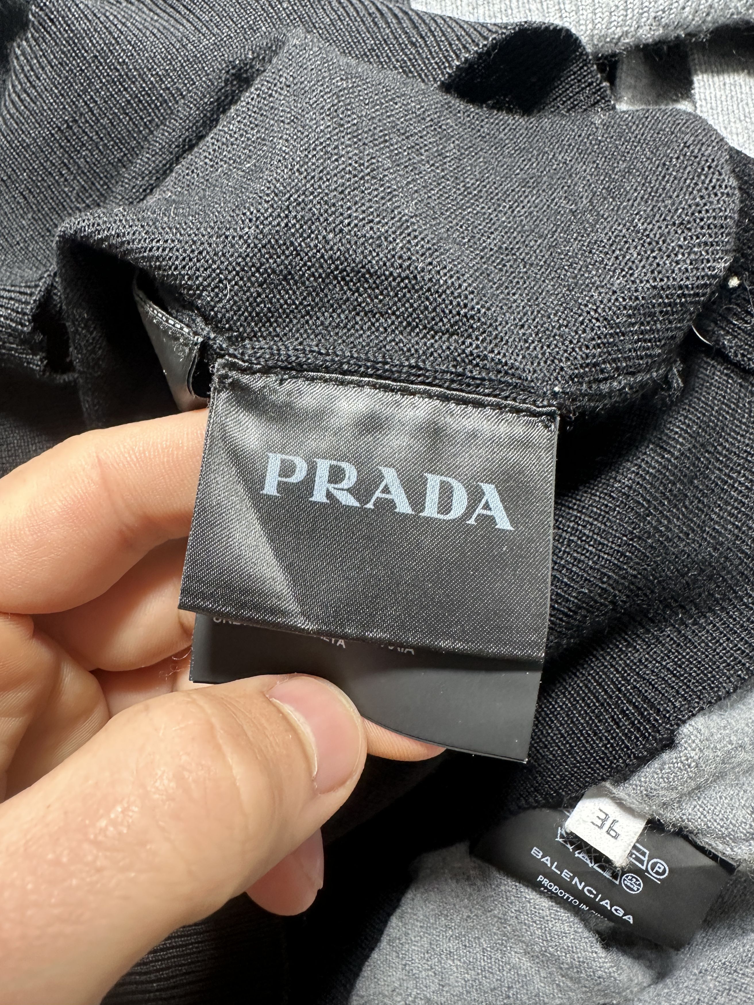 Prada Prada Virgin Wool Fine Knit V Neck Sweater Vest Size 50 IT Size US M / EU 48-50 / 2 - 4 Thumbnail