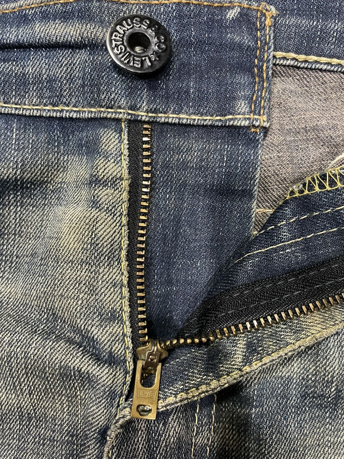 Vintage Levi’Strauss & Co. Distress Faded Mudwash Jeans