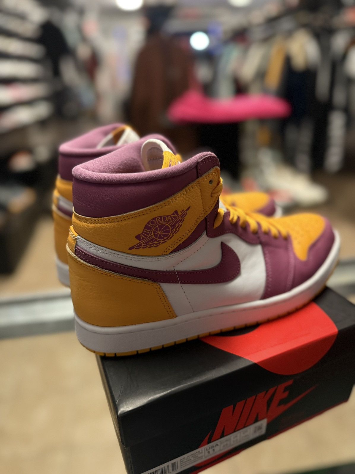 Jordan Brand × Nike Jordan 1 High Brotherhood Size 11 W Box 🧼 Size US 11 / EU 44 - 4 Thumbnail