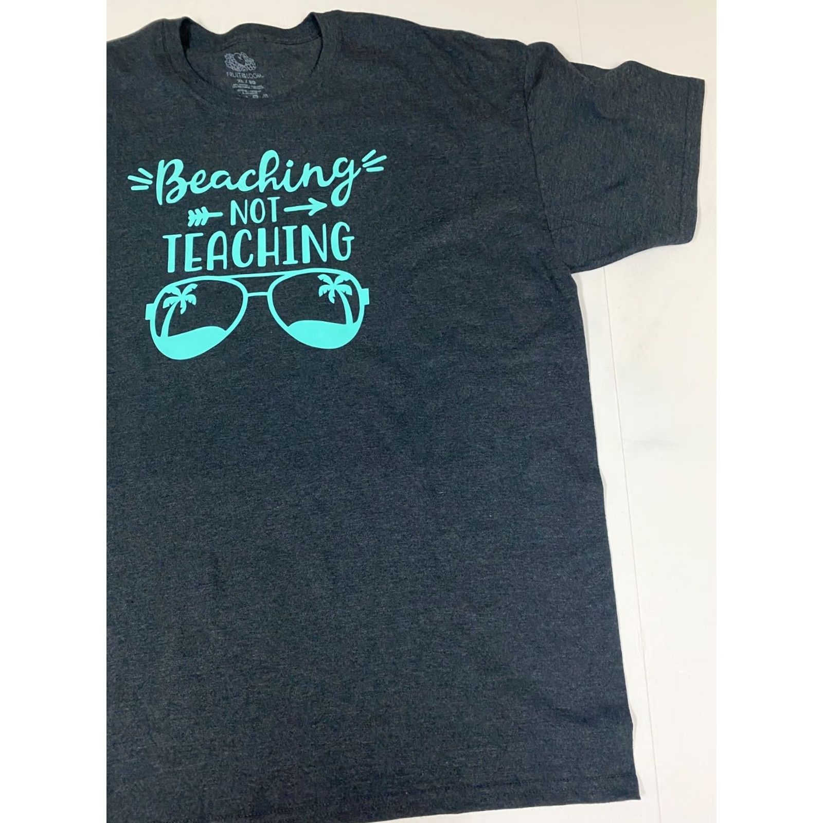 Fruit Of The Loom Fruit of the Loom Beach Mens T-Shirt XL Gray Cotton Short Sleeve Logo Henley Shirt Men Regular All Seasons Size US XL / EU 56 / 4 - 2 Thumbnail
