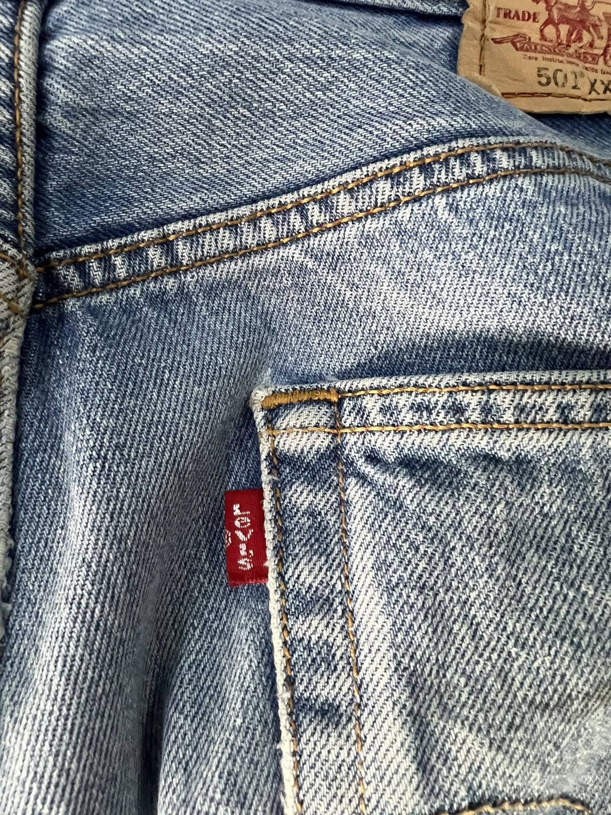 Le Grande Bleu (L.G.B.) × Levi's × Levi's Vintage Clothing VINTAGE LEVIS 501 XX LIGHT WASH JEANS Size US 34 / EU 50 - 11 Thumbnail