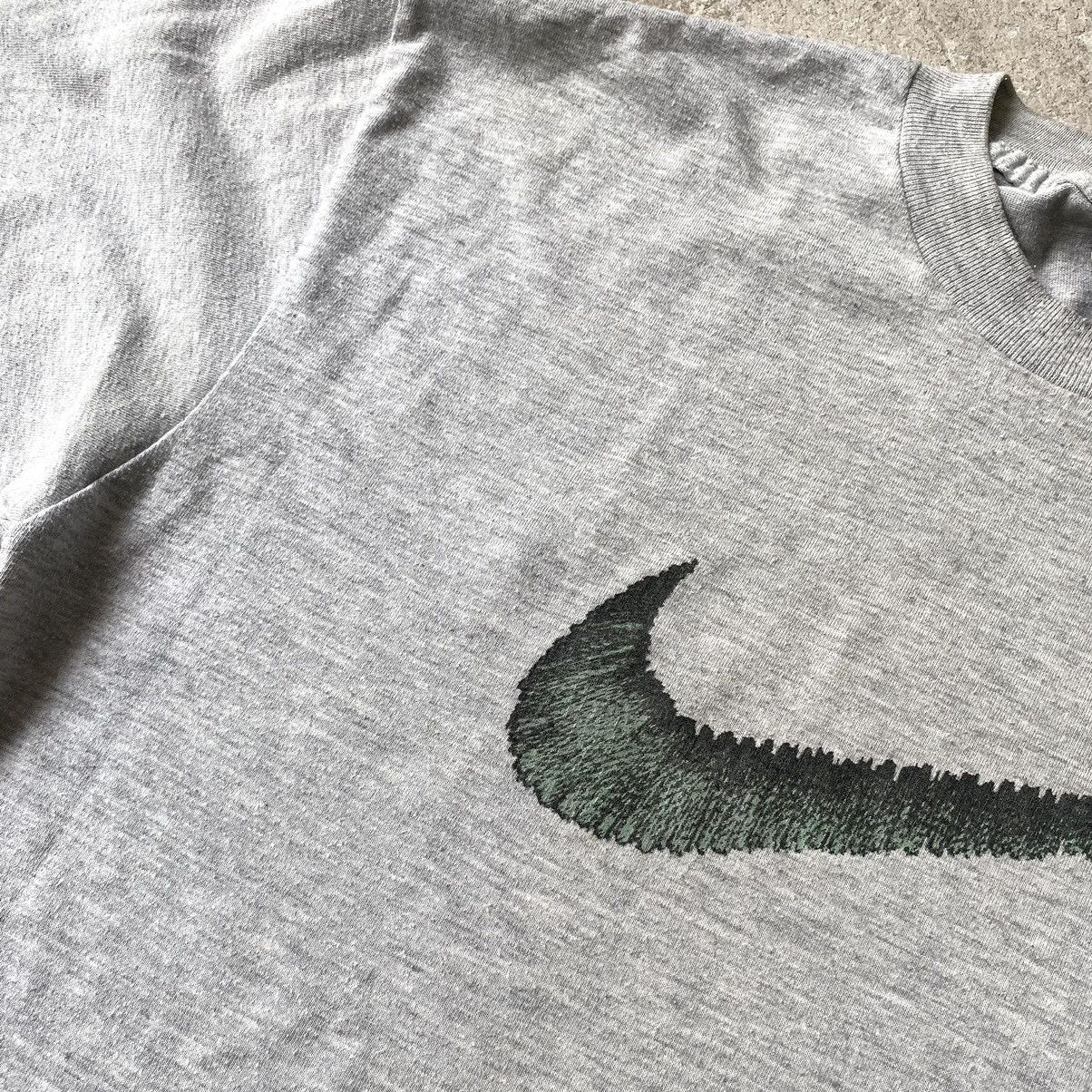 Vintage Vintage Nike Tee – OG Swoosh Logo Classic 90s Style Size US M / EU 48-50 / 2 - 3 Thumbnail