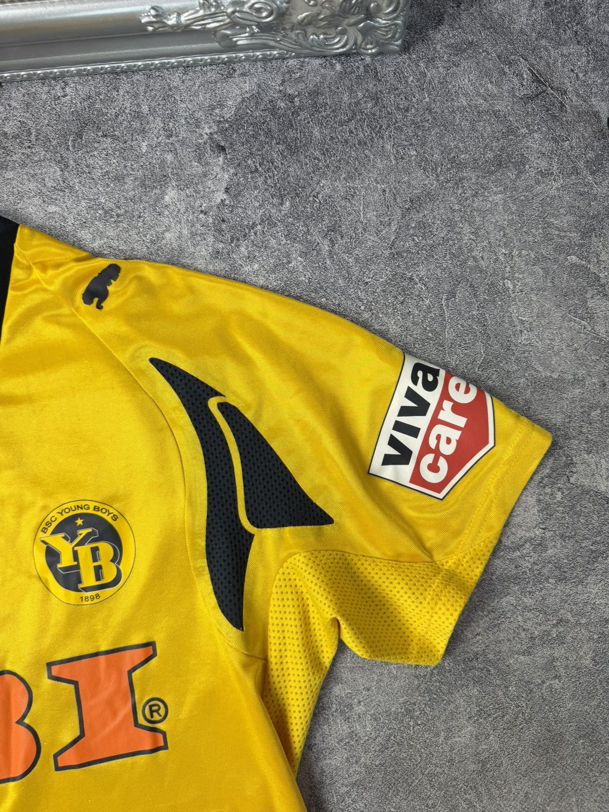 Puma Puma BSC Young Boys 2000s Home Jersey / OBI Sponsor Patch Size US M / EU 48-50 / 2 - 5 Thumbnail