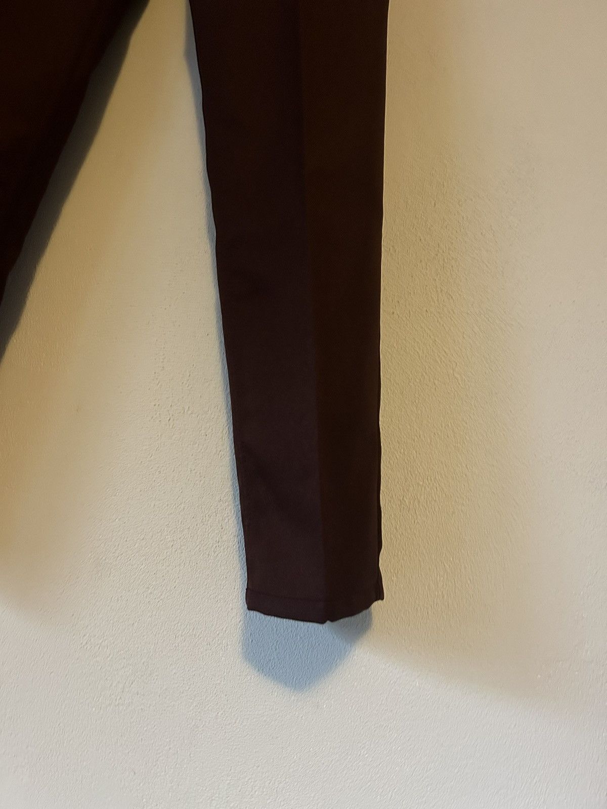 Prada Prada Logo Slim-Fit Trousers in Burgundy Size US 34 / EU 50 - 6 Thumbnail
