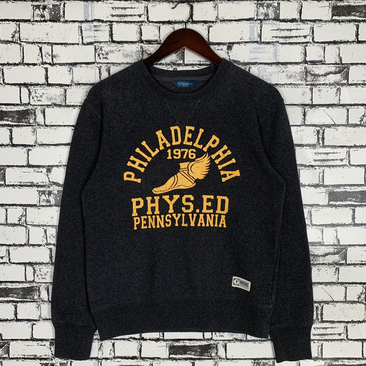 Old Navy × Vintage Vintage Navy Discus American Philadephia 1976 Sweatshirt Size M / US 6-8 / IT 42-44 - 1 Thumbnail