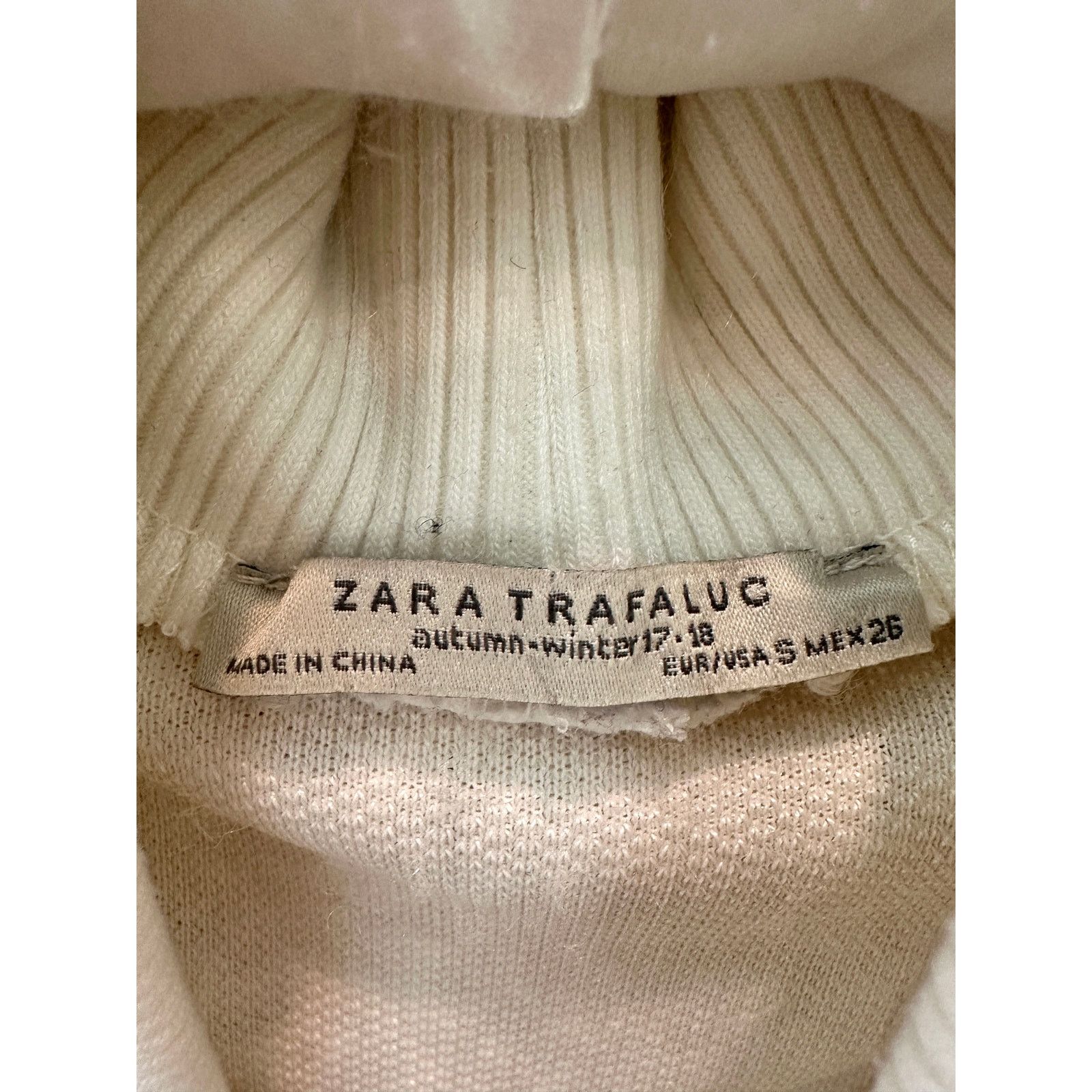 Zara ZARA| Ivory White Fuzzy Teddy Fleece Contemporary Pullover Size S / US 4 / IT 40 - 5 Thumbnail