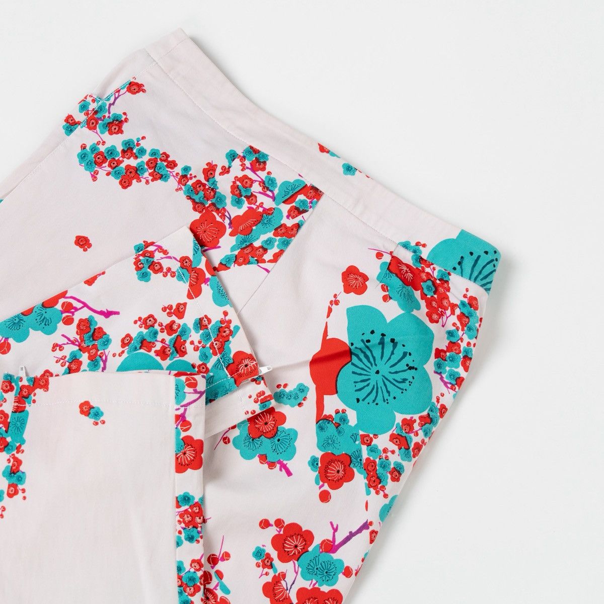 Kenzo Kenzo Womens Floral Pants White Red Green Cropped Straight Size 27" / US 4 / IT 40 - 4 Thumbnail