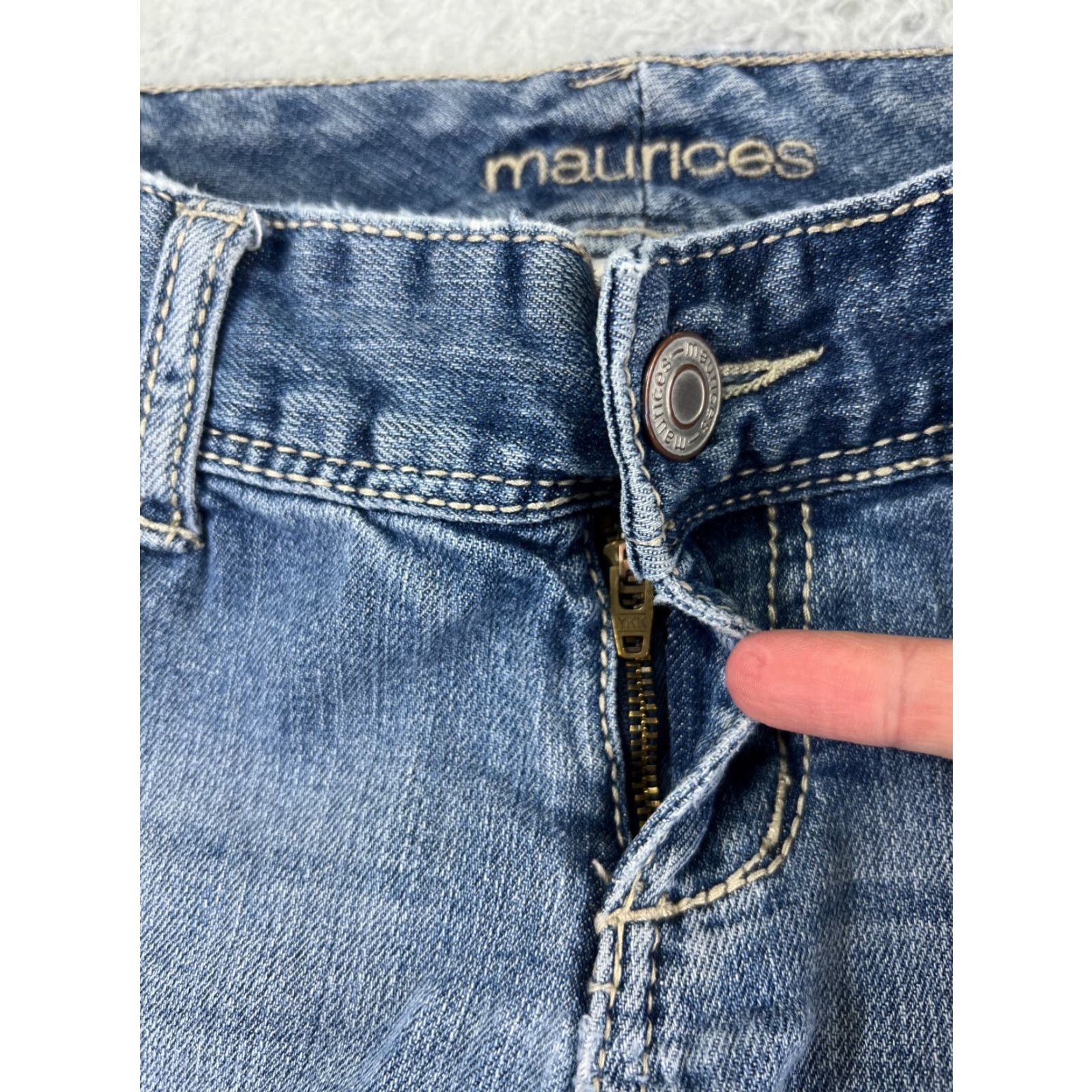 Vintage Maurices Jeans Women Bootcut Denim Blue Light Wash 3 Low Rise 30 Inseam 5-Pocket Embroidered Rhinestone Size 26" / US 2 / IT 38 - 7 Thumbnail