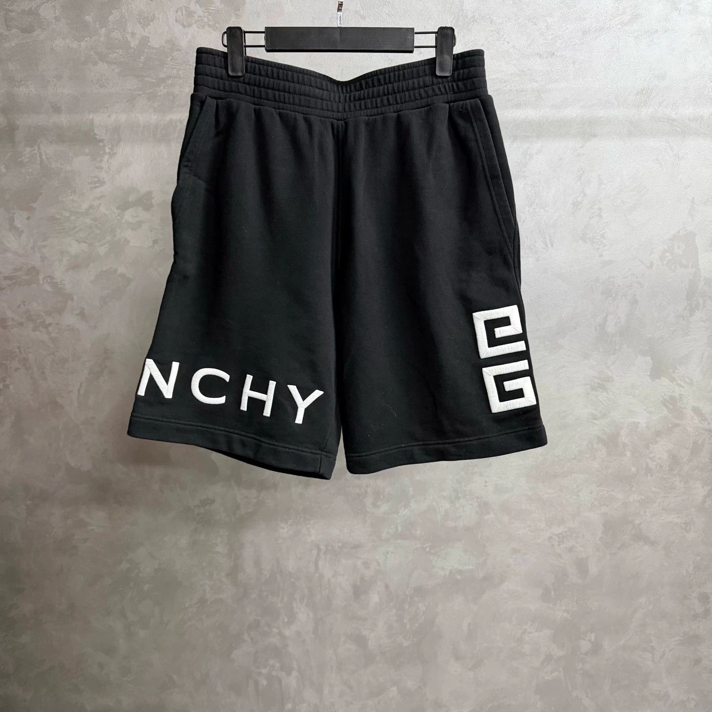 Givenchy Givenchy Black Side Logo Print Shorts Size US 36 / EU 52 - 1 Thumbnail
