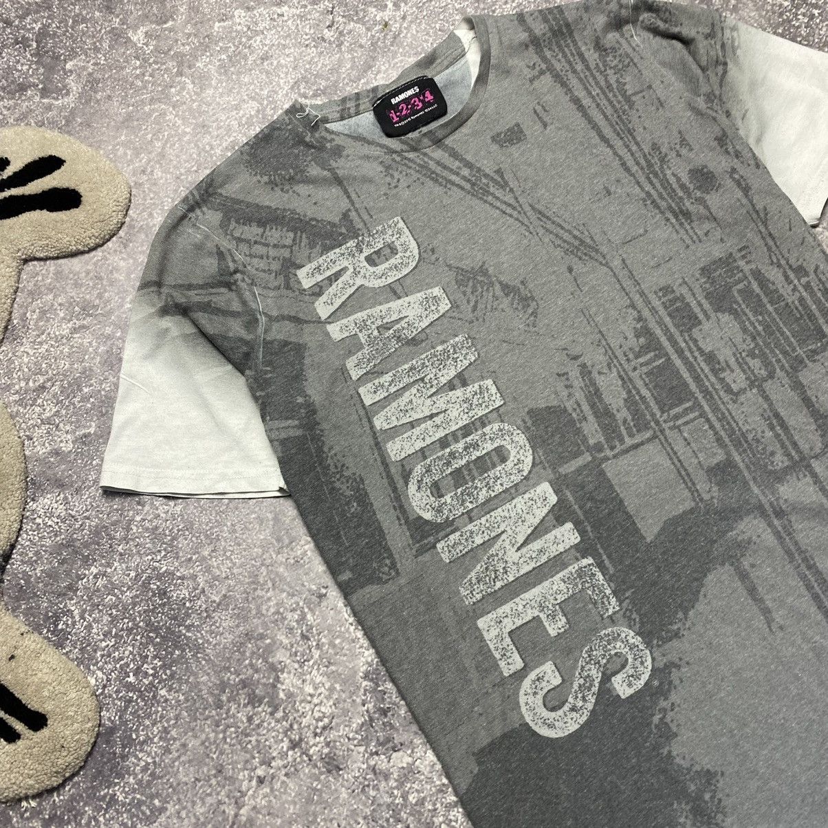 Band Tees × Vintage Vintage Ramones Overprinted Graphic logo 90’s rock band tee Size US M / EU 48-50 / 2 - 4 Thumbnail