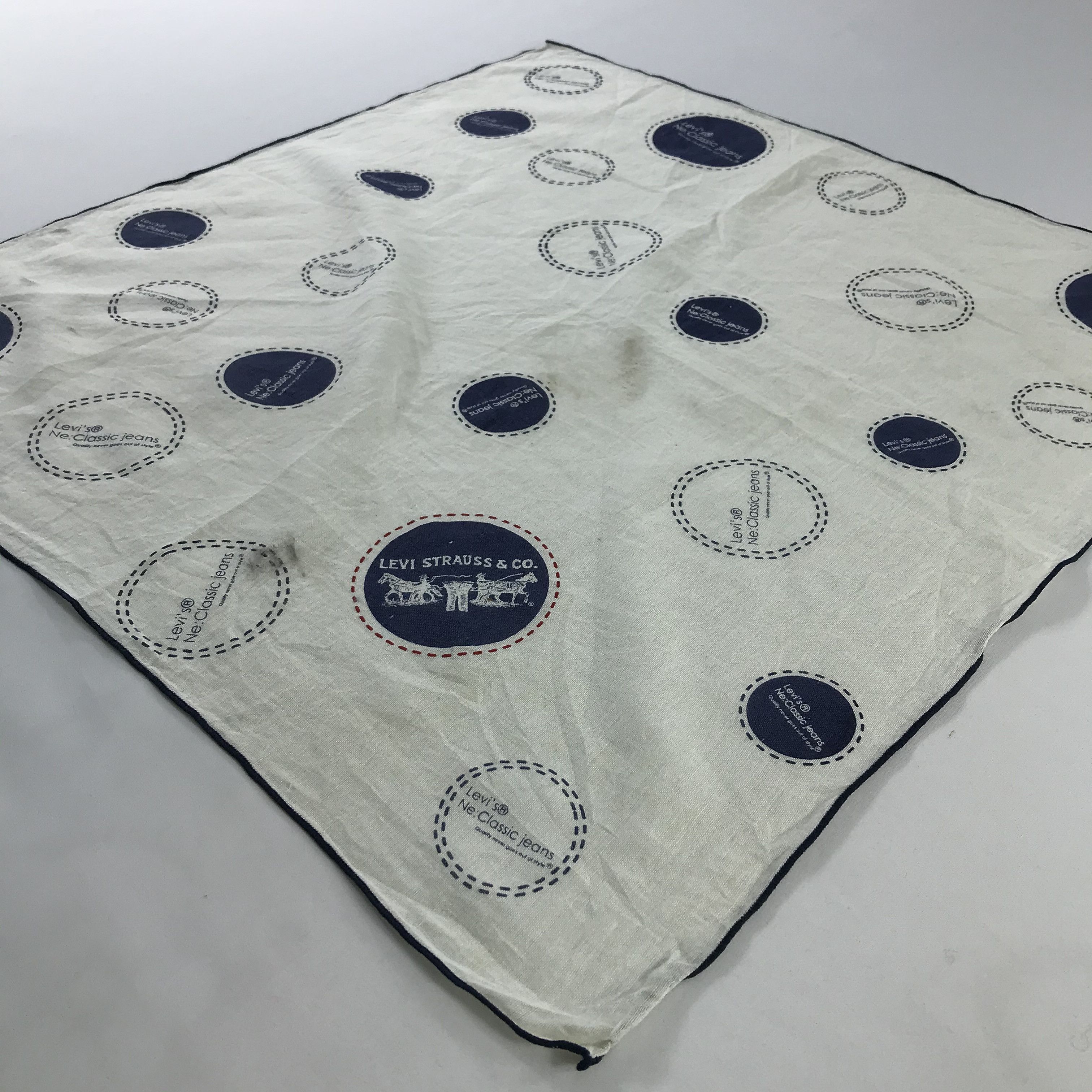 Levi's × Vintage Levi's Bandana / Handkerchief / Neckerchief - S1162 Size ONE SIZE - 2 Thumbnail