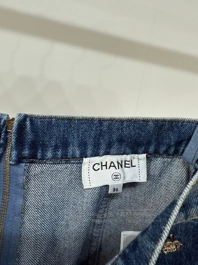 Chanel Chanel 22K new crystal buckle denim skirt Size 24" / US 00 / IT 34 - 3 Thumbnail