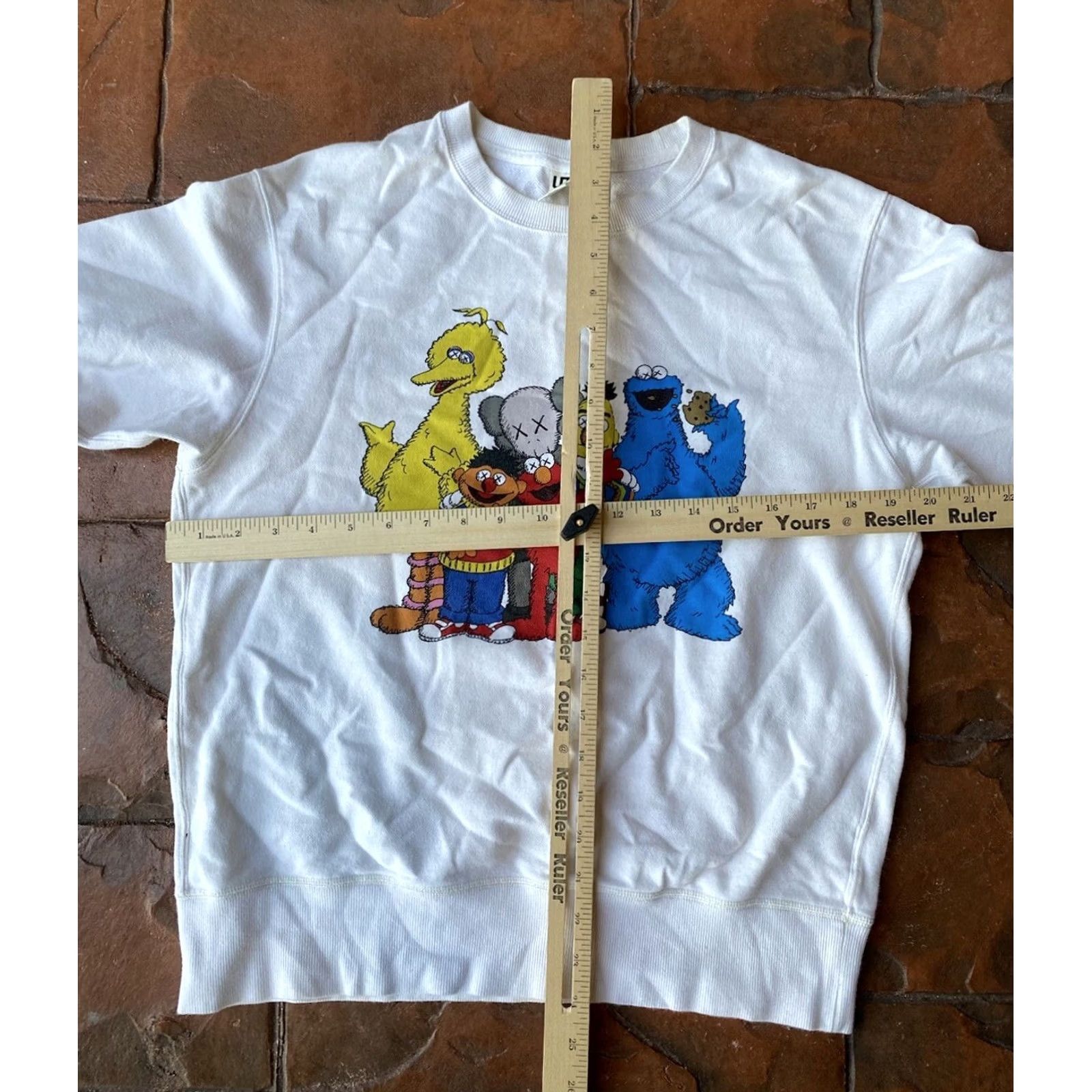 Uniqlo VINTAGE Uniqlo KAWS Sesame Street Long Sleeve Shirt Small White Streetwear Regular Unisex Adults 90s Art Mens Womens Boys Girls Size US S / EU 44-46 / 1 - 6 Thumbnail