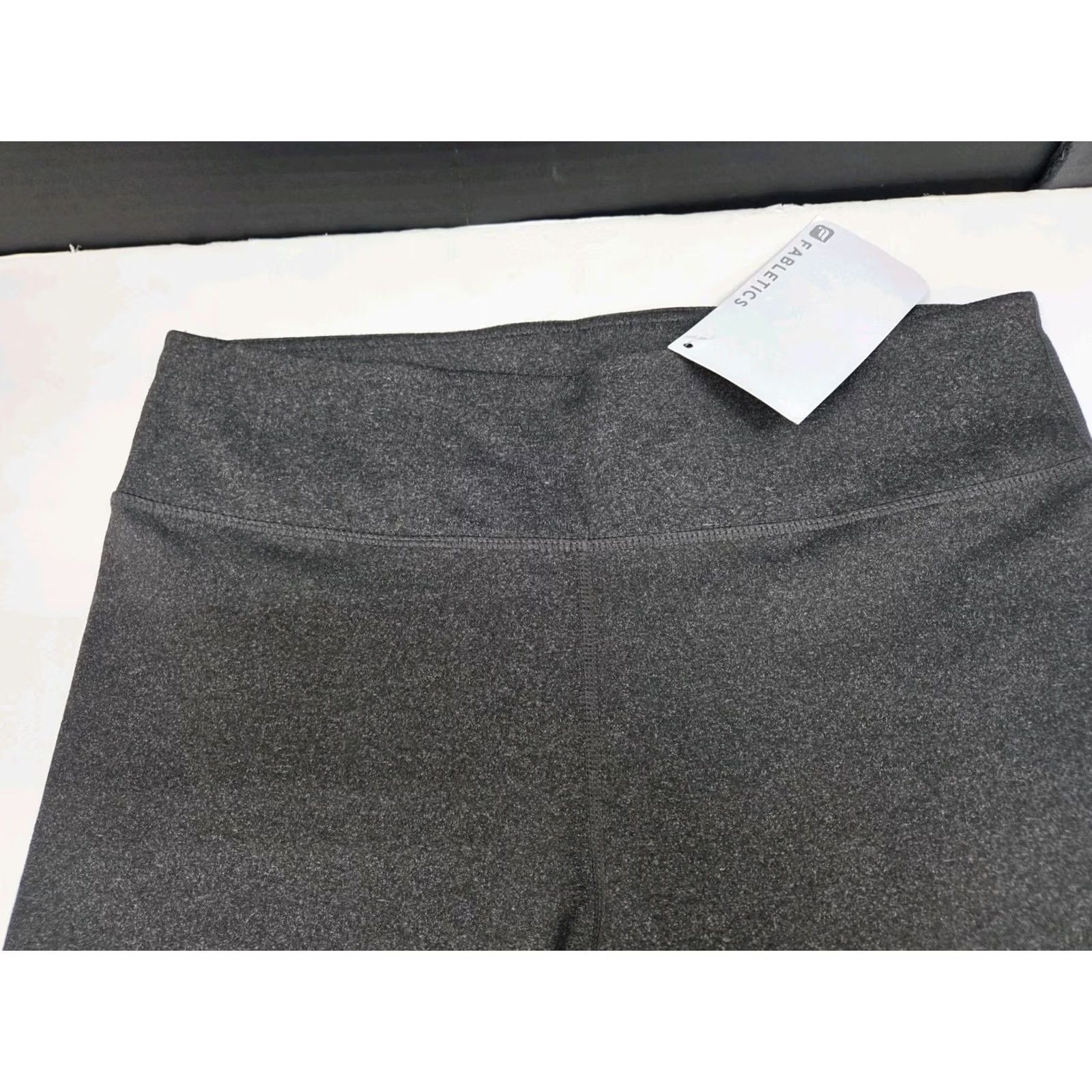 Fabletics Fabletics Salar Capri Leggings Grey M/6-8 Womens Activewear Slim Pull On Inside Waist Pocket Capris Size 32" / US 10 / IT 46 - 3 Thumbnail
