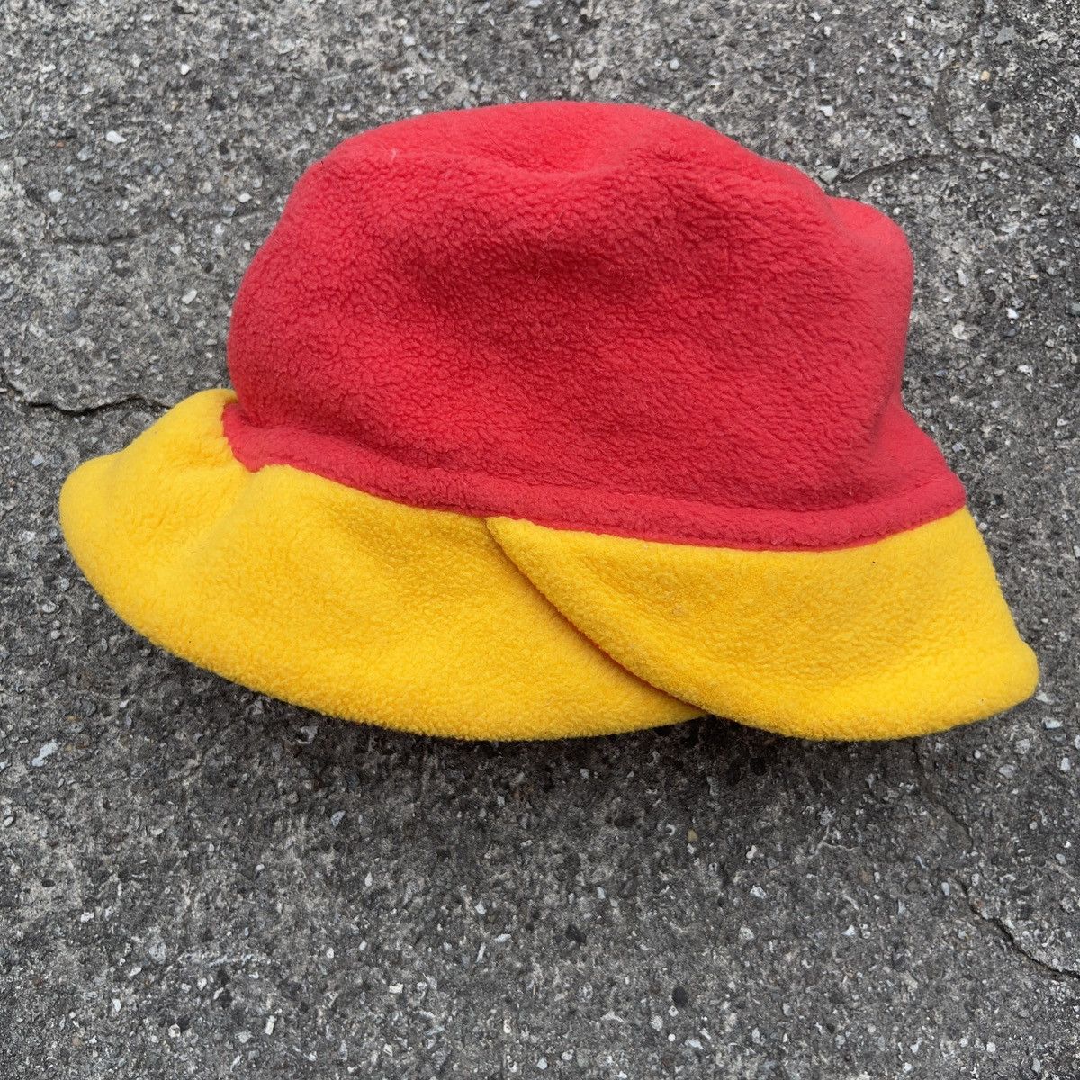 Disney × Vintage Vintage Winnie The Pooh Velour Bucket Hat Size ONE SIZE - 3 Thumbnail