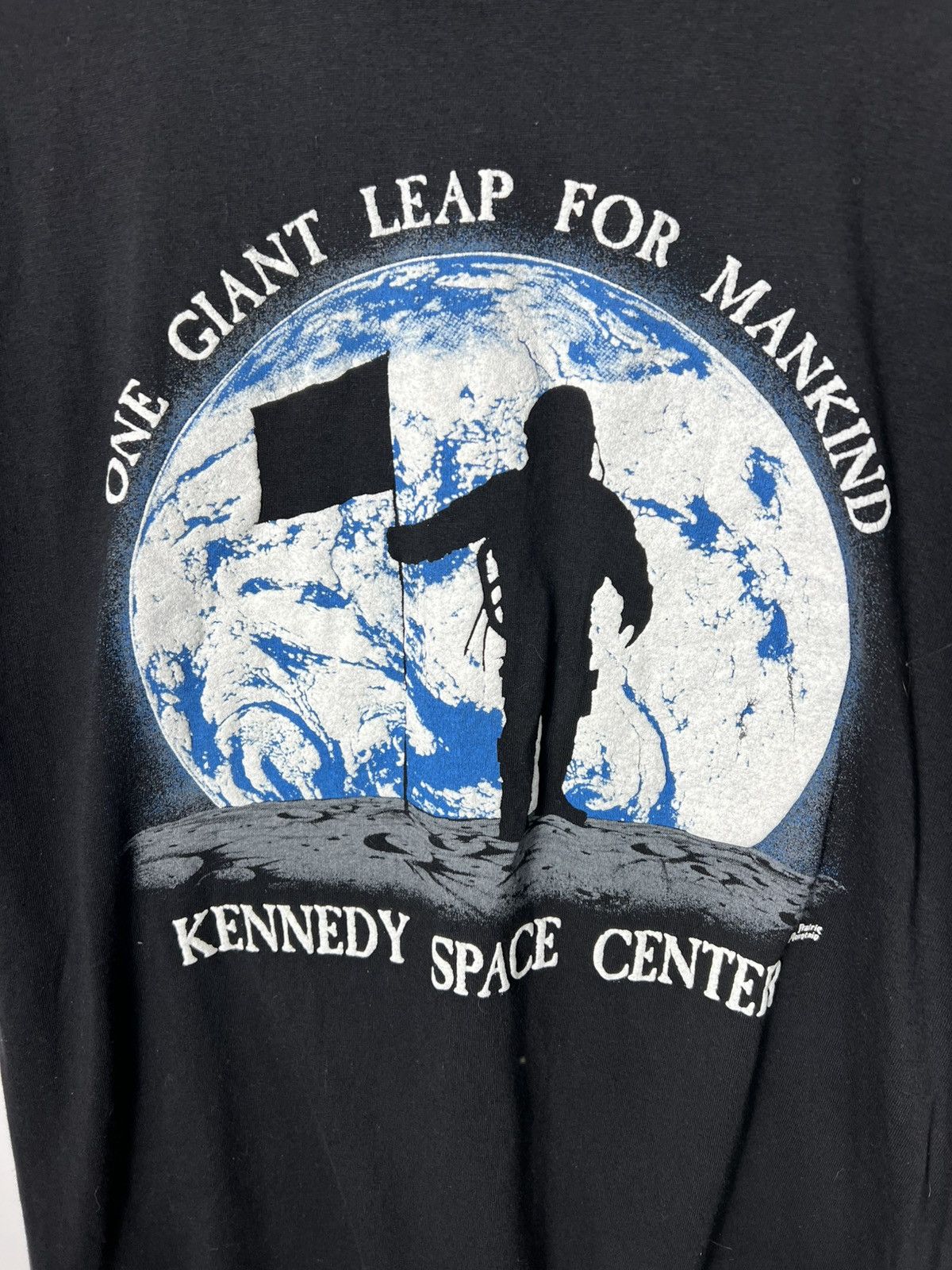 Vintage Vintage 90s Kennedy Space Center Astronaut Moon Earth Tee Size US L / EU 52-54 / 3 - 2 Thumbnail