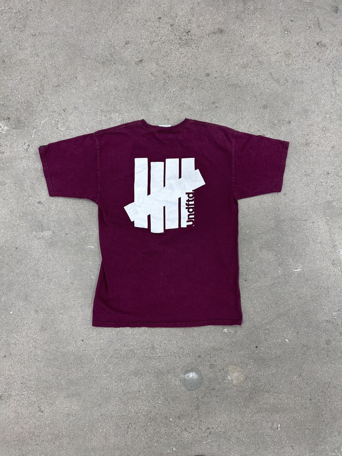 Designer × Undefeated Undefeated T Shirt size medium Size US M / EU 48-50 / 2 - 1 Thumbnail