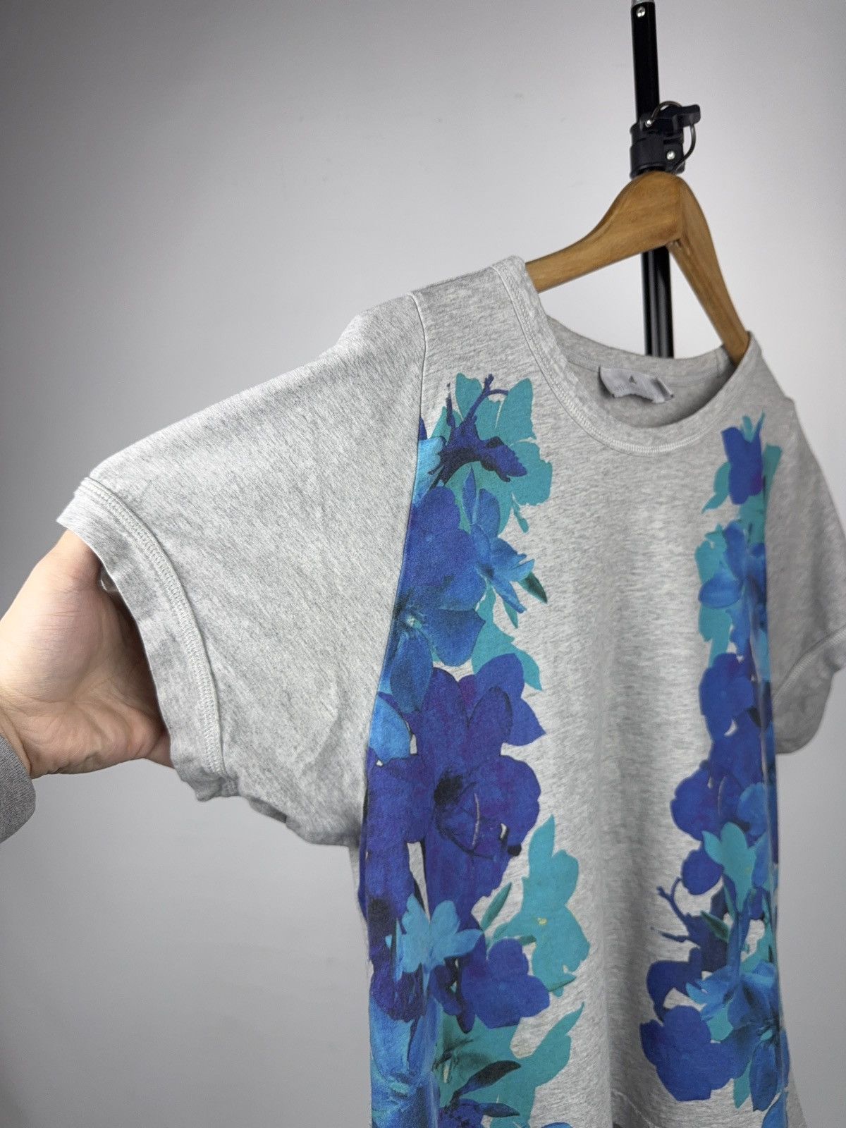 Stella McCartney 00s Luxury Adidas Stella McCartney Floral Graphic T-Shirt Size XS / US 0-2 / IT 36-38 - 3 Thumbnail