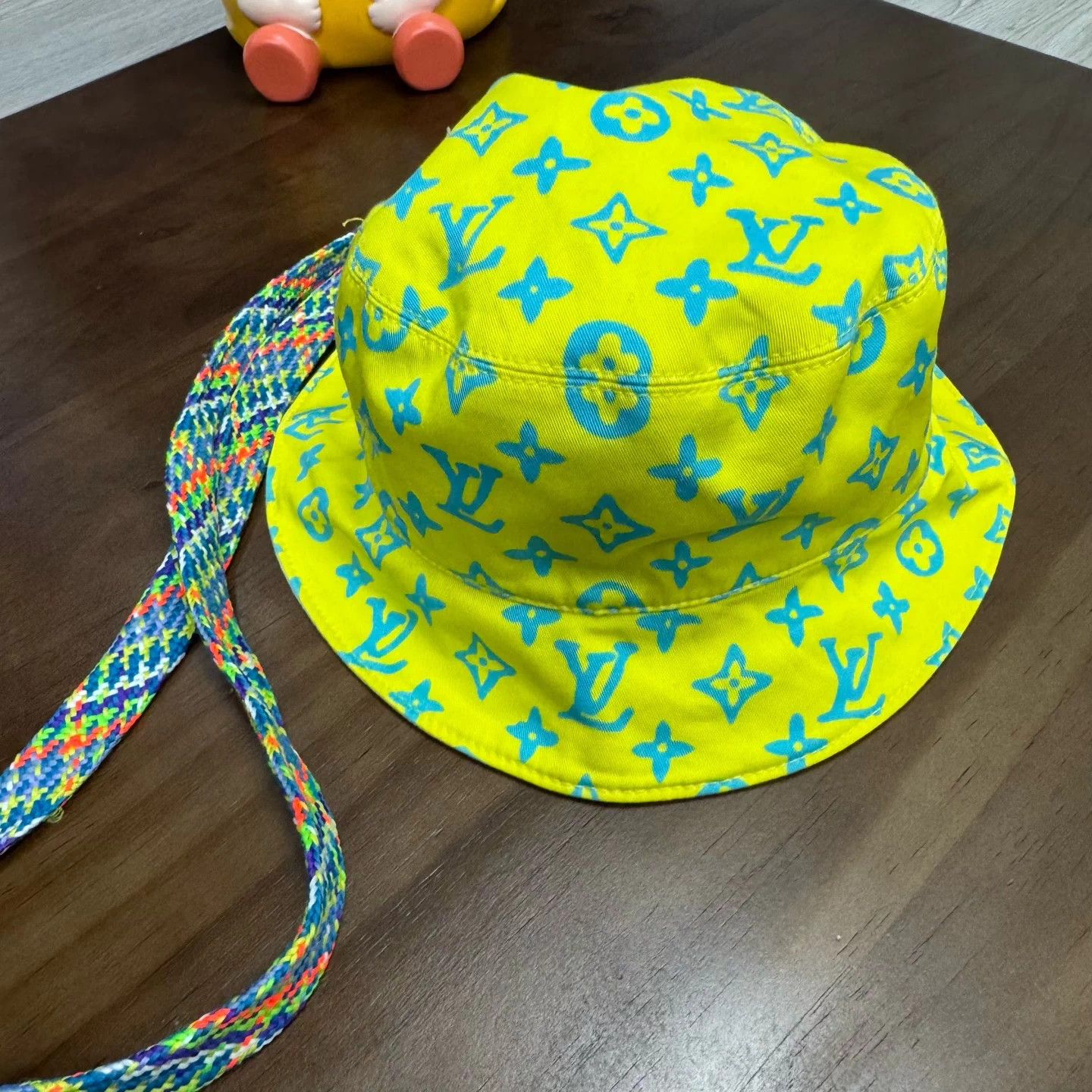 Louis Vuitton LV 2-sided neon green rainbow ribbon bucket hat OS Size ONE SIZE - 6 Thumbnail