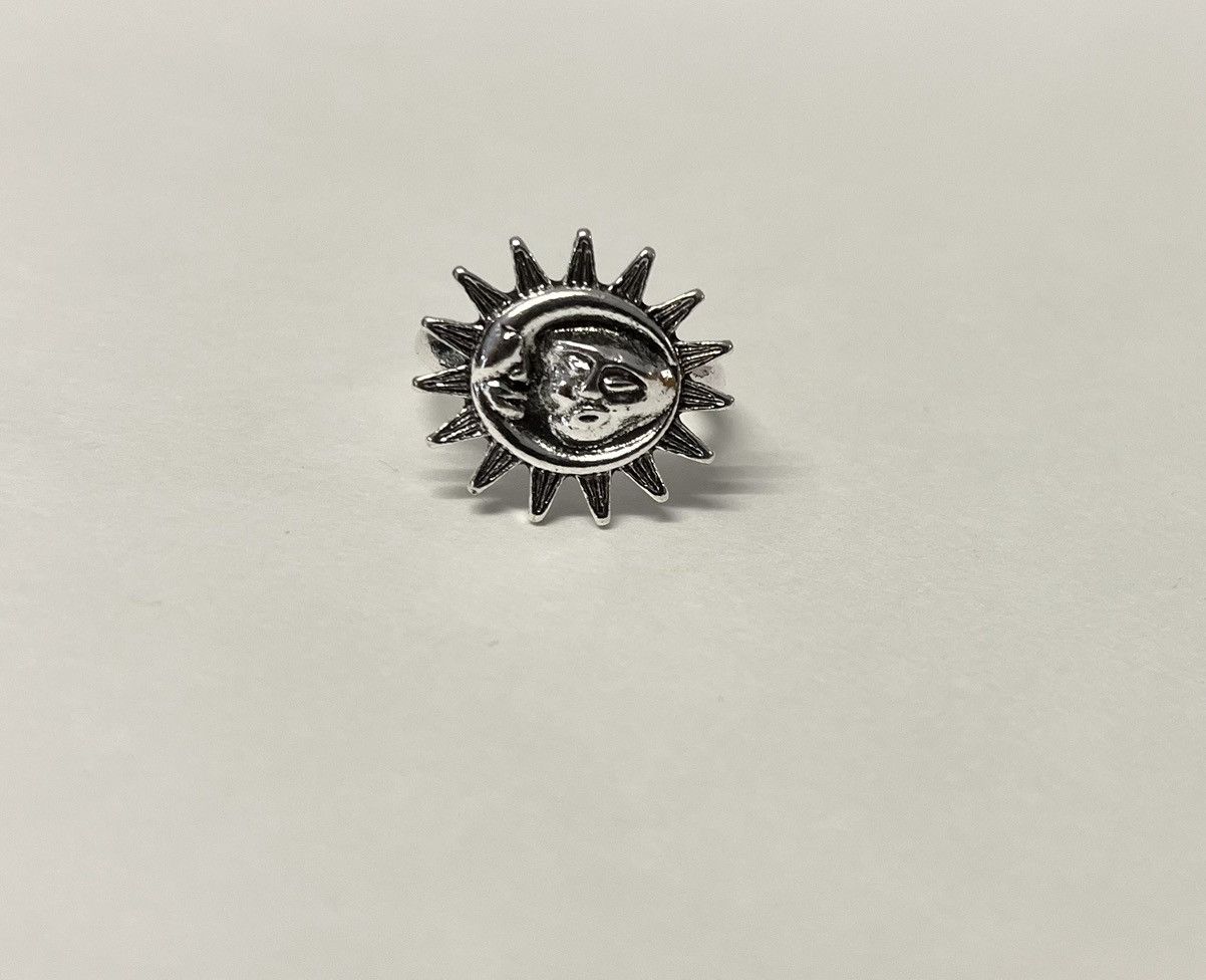 Vintage Vintage silver style ring “smiling sun” Size ONE SIZE - 1 Thumbnail