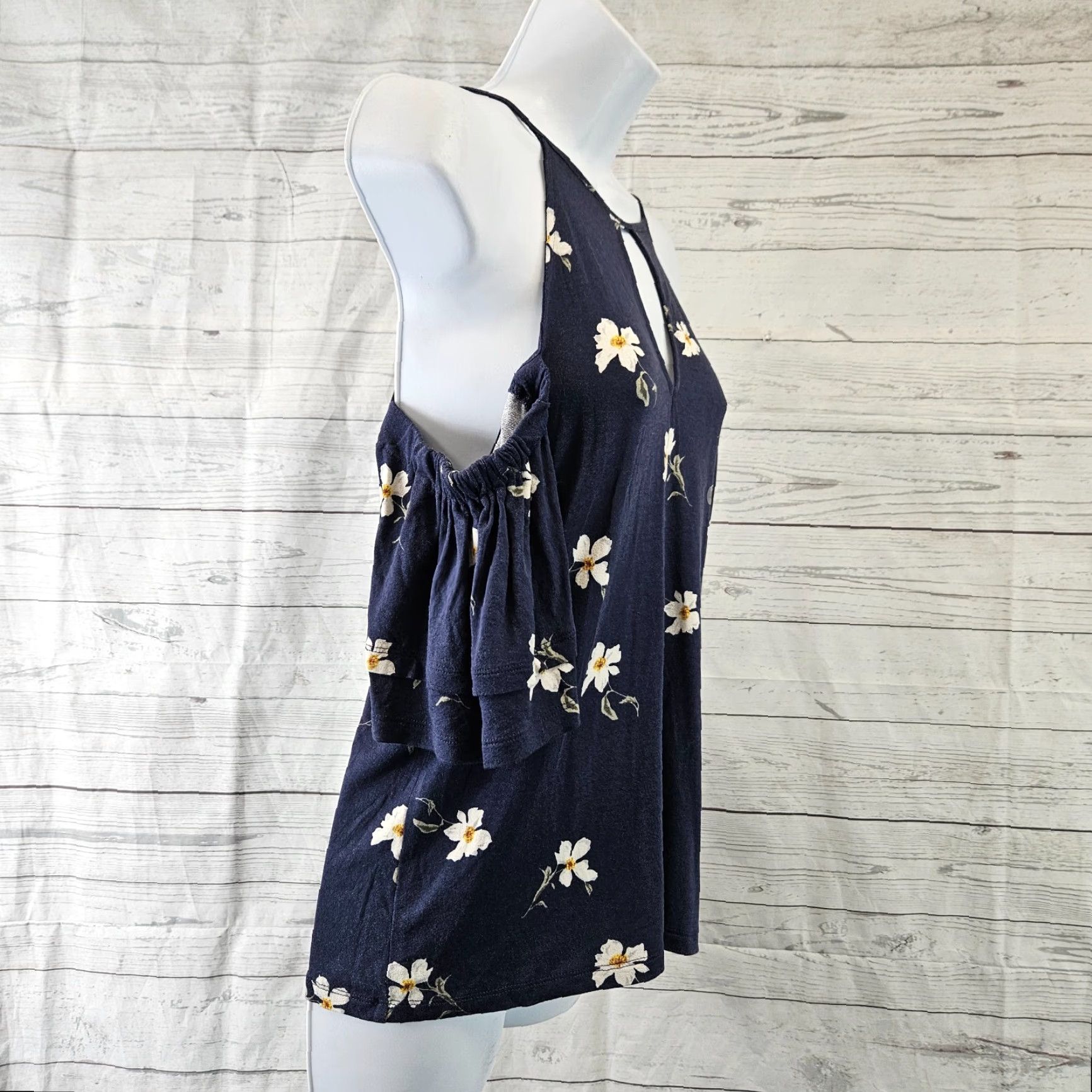 American Eagle Outfitters American Eagle Womens Blouse Short Sleeve Floral Cold Shoulder Size S Blue Crepe Top Size S / US 4 / IT 40 - 4 Thumbnail