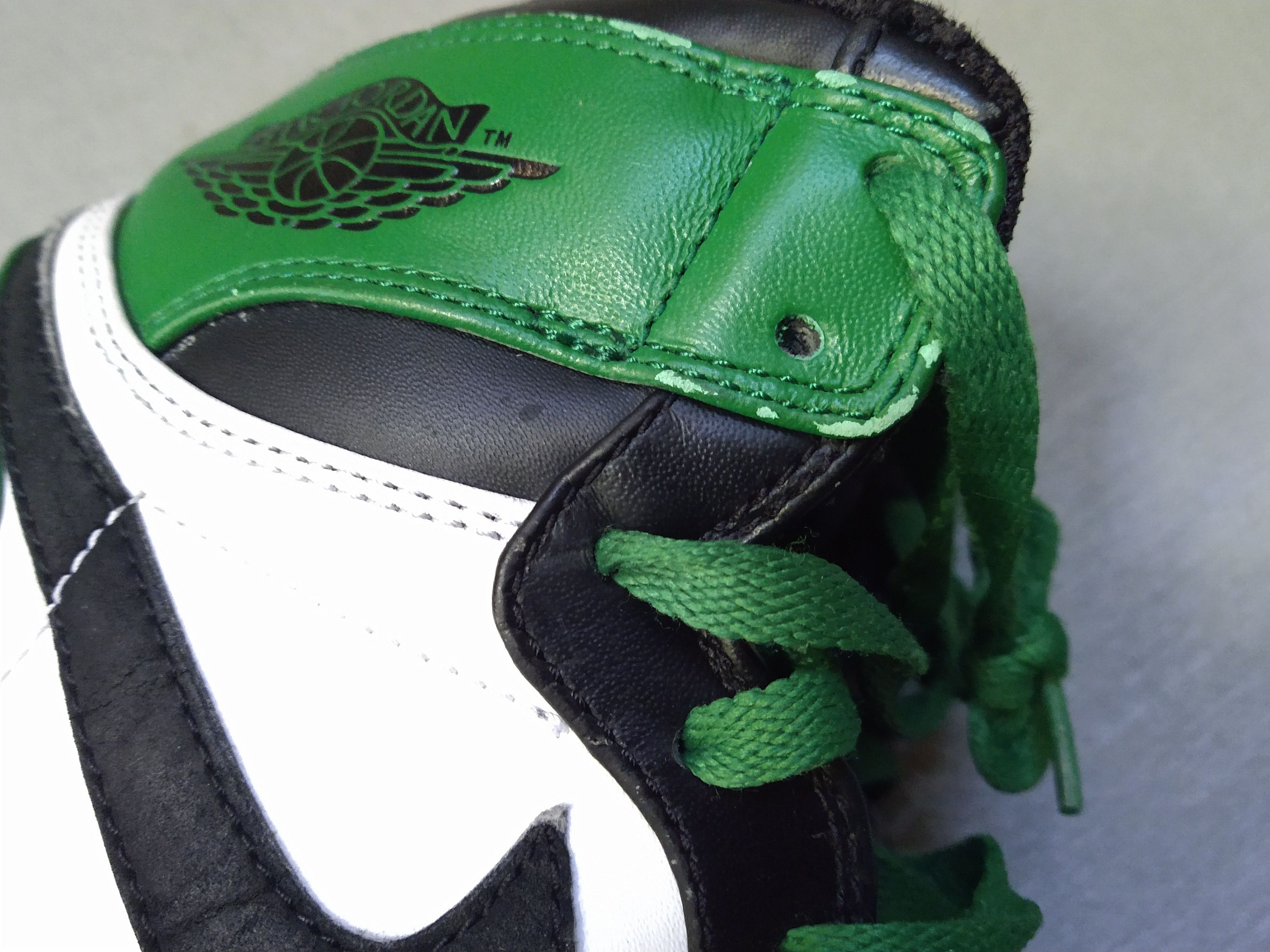 Jordan Brand Nike Air Jordan 1 Retro High Boston Celtics 10 332550-101 Size US 10 / EU 43 - 8 Thumbnail